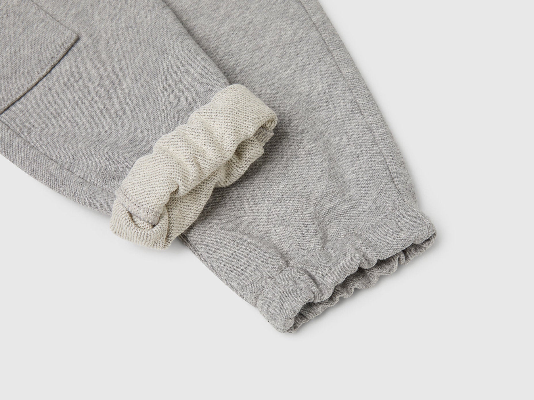 Benetton_Cargo Sweatpants_3UNIGF045_501_03