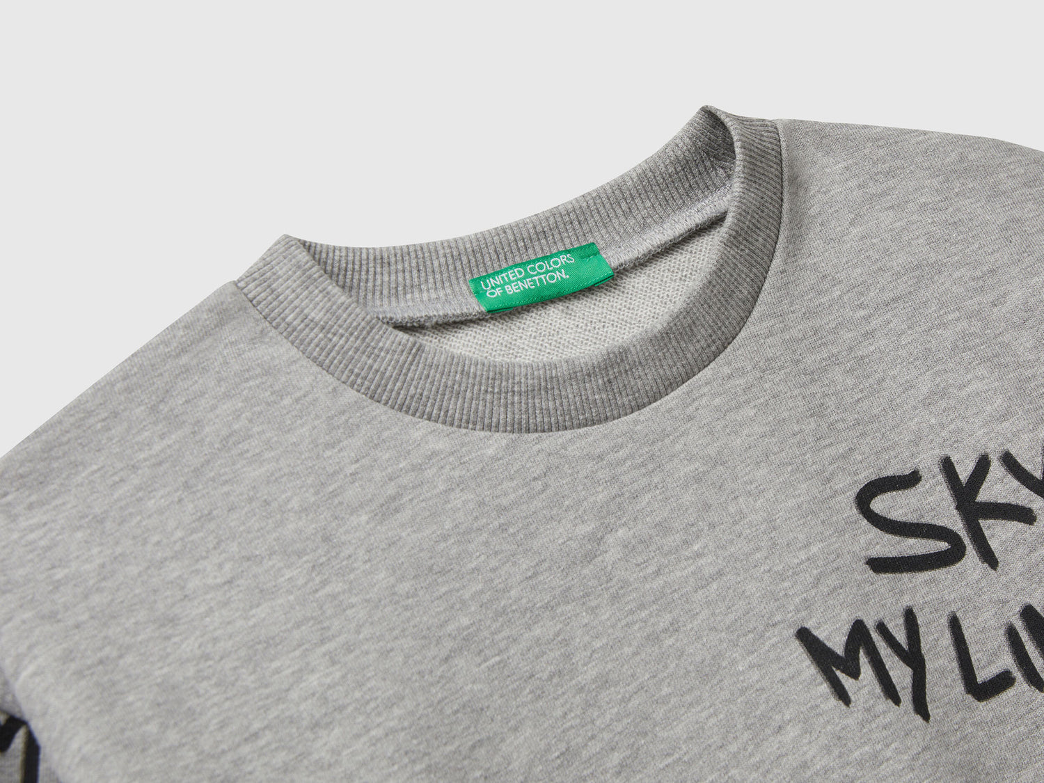 Benetton_Light Gray_Sweatshirt with Print_3WECC10PR_901_03