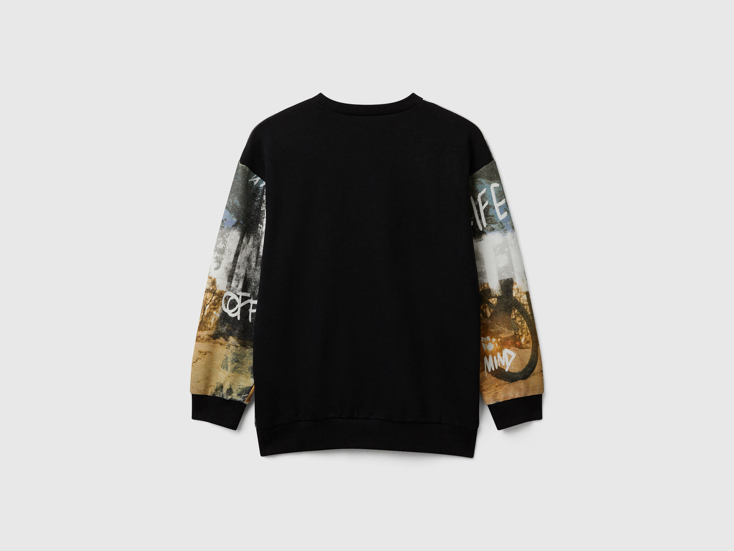 Benetton_Black_Sweatshirt with Print_3WECC10PR_903_02