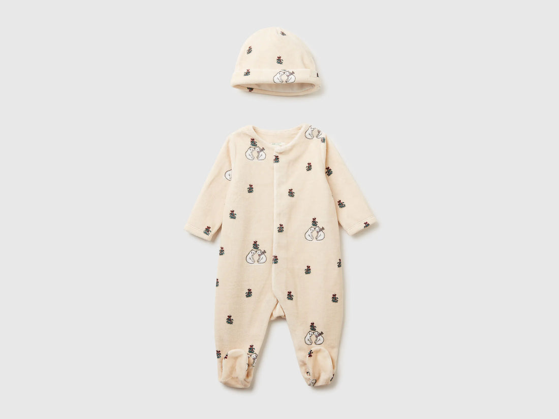 Benetton_Beige_Onesie and Chenille Cap Set_3WQSAK01G_903_01