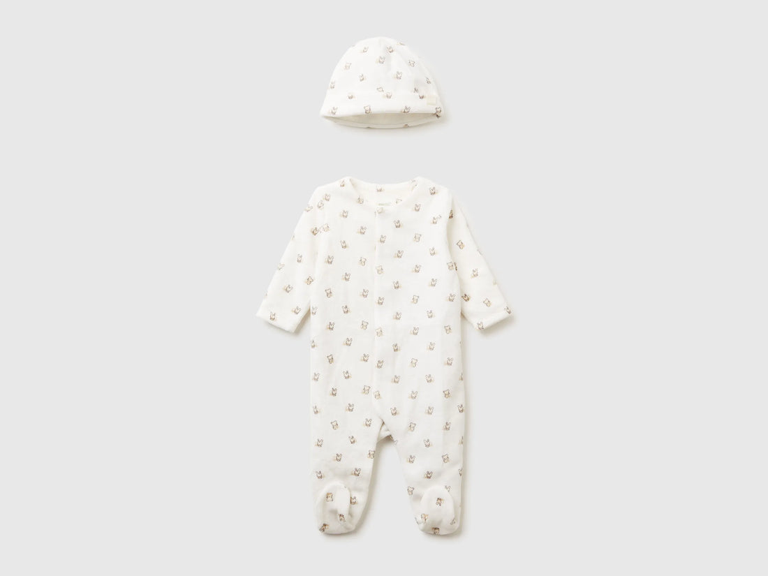Benetton_Creamy White_Onesie and Chenille Cap Set_3WQSAK01G_905_01