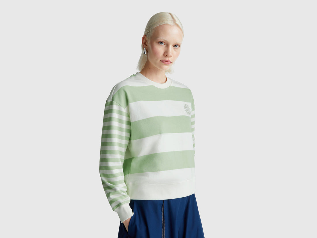 Benetton_Light Green_Striped Crew Neck Hoodie_3Y04D10AM_62Y_01