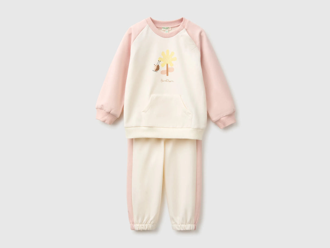 Benetton Creamy White Unisex Color Block Sweatshirt Outfit SKU: 3YWVAK01V_901 Image 01