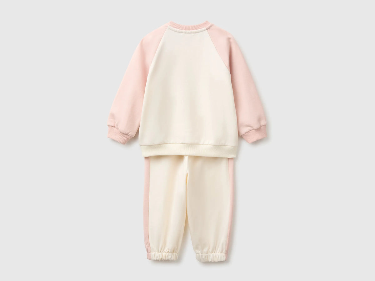 Benetton Creamy White Unisex Color Block Sweatshirt Outfit SKU: 3YWVAK01V_901 Image 02
