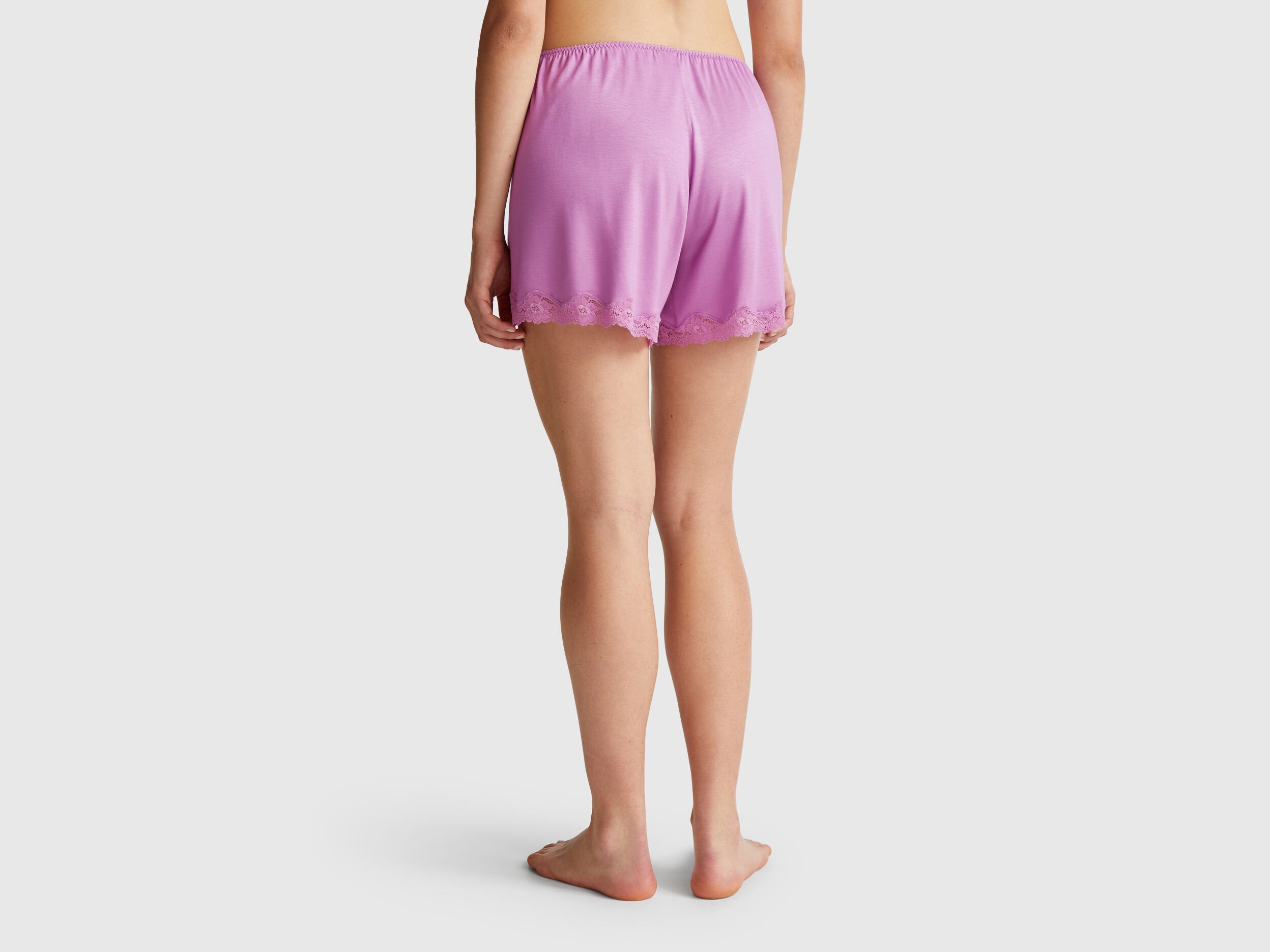 Benetton_Flowy Shorts with Lace_3Z123900V_3Z4_03