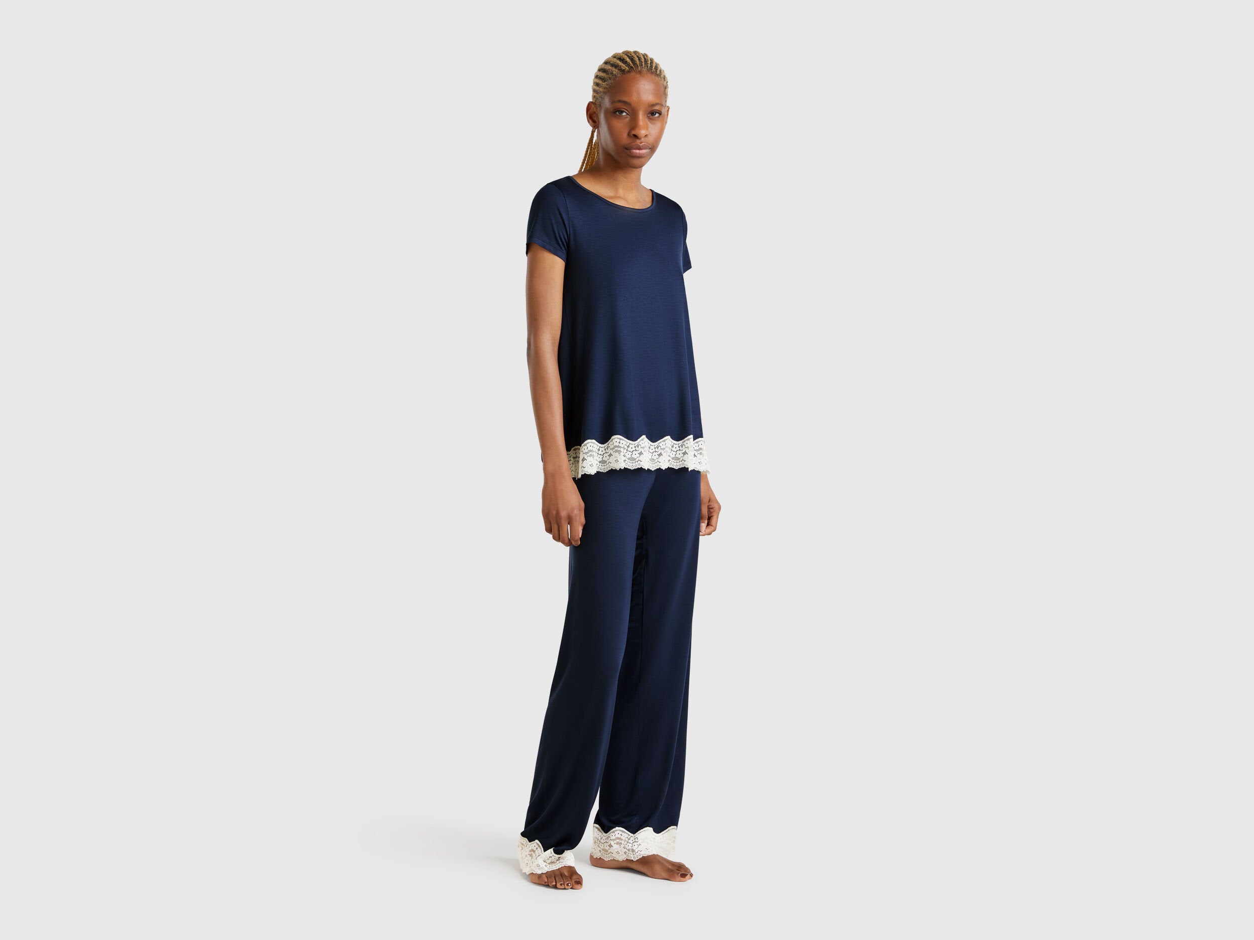 Benetton_Flowy Trousers with Lace_3Z123F04A_13C_01