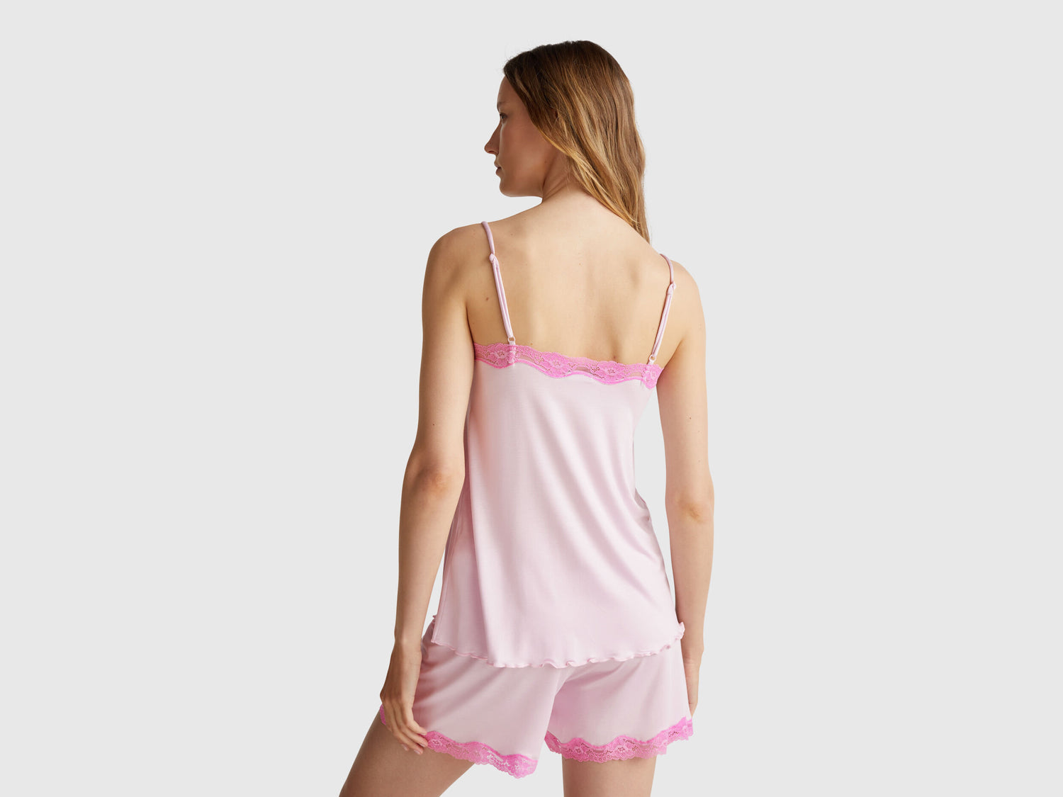 Benetton_Tank Top with Lace Edge_3Z123H00J_24Z_02