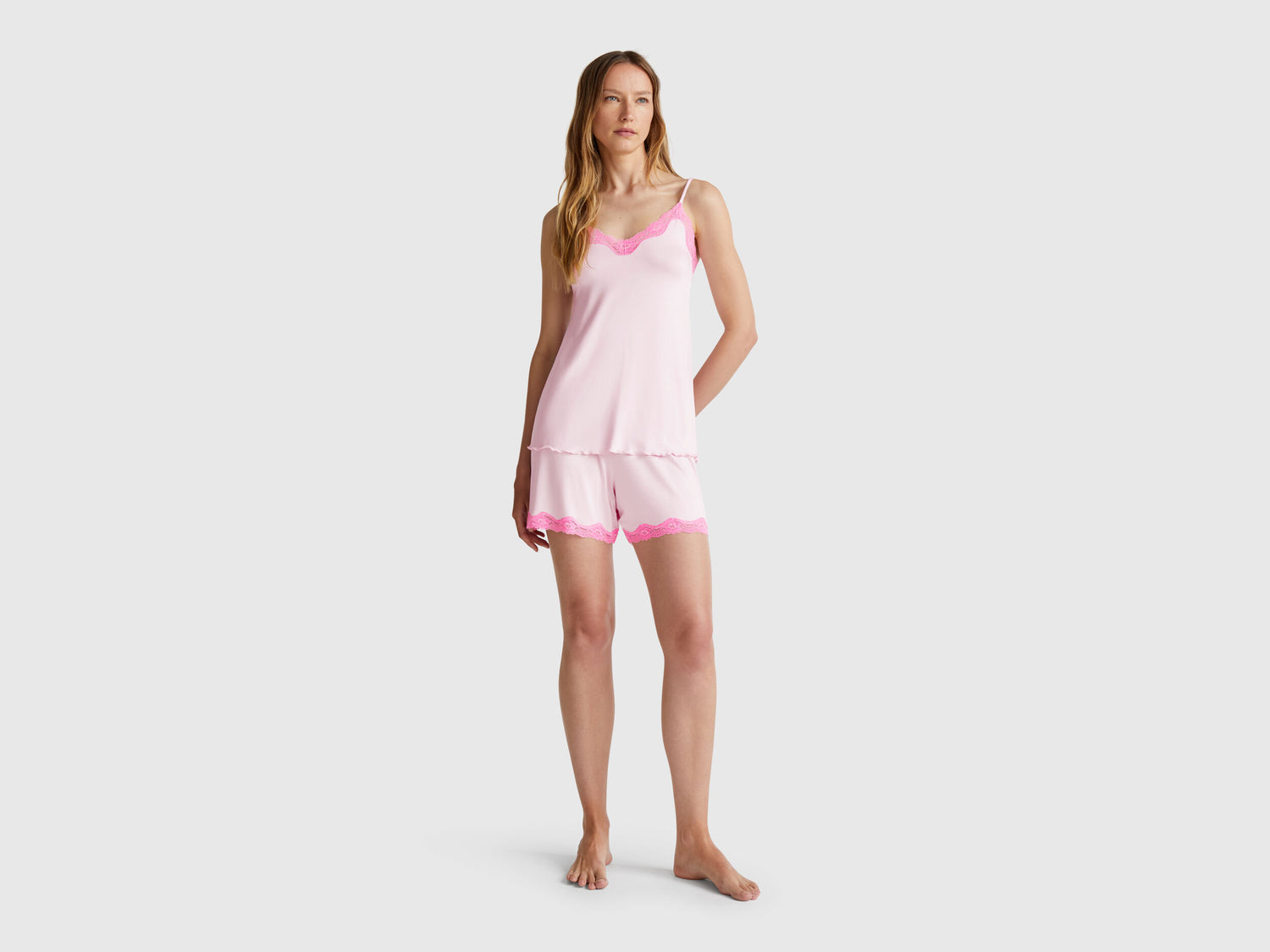 Benetton_Tank Top with Lace Edge_3Z123H00J_24Z_03