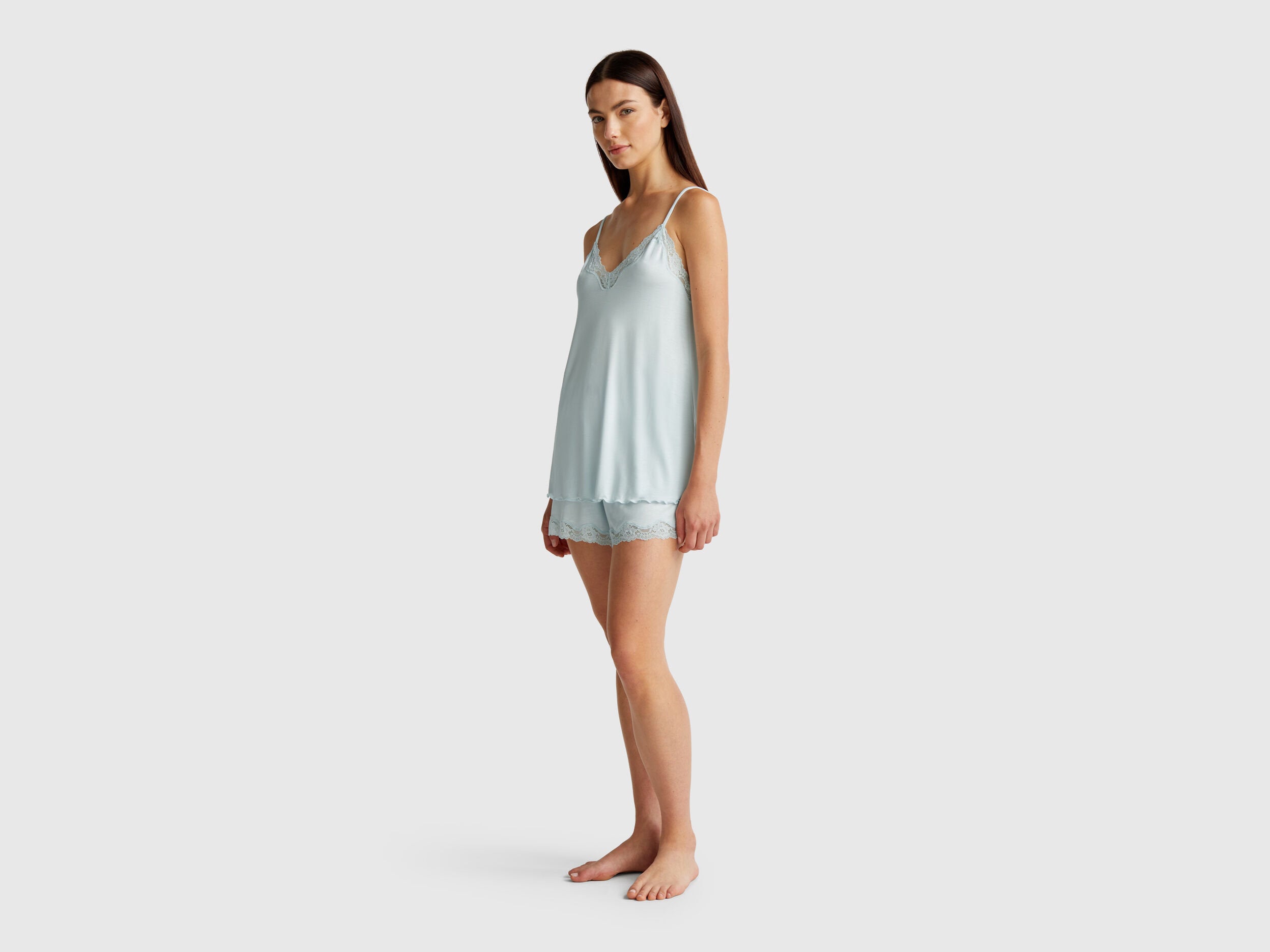 Benetton_Tank Top with Lace Edge_3Z123H00J_25G_03