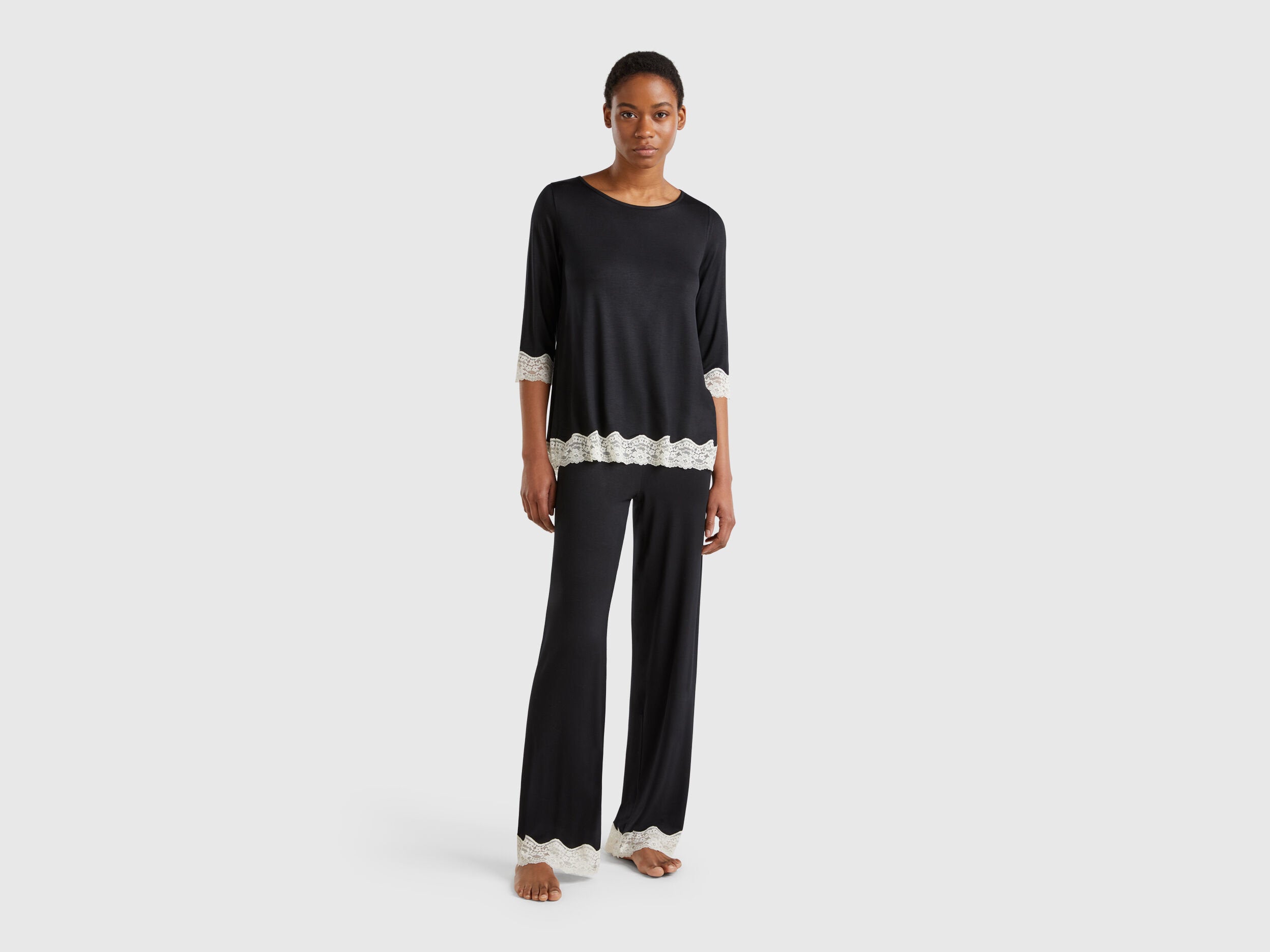 Benetton_T-Shirt with Lace Detail_3Z123M07E_100_03