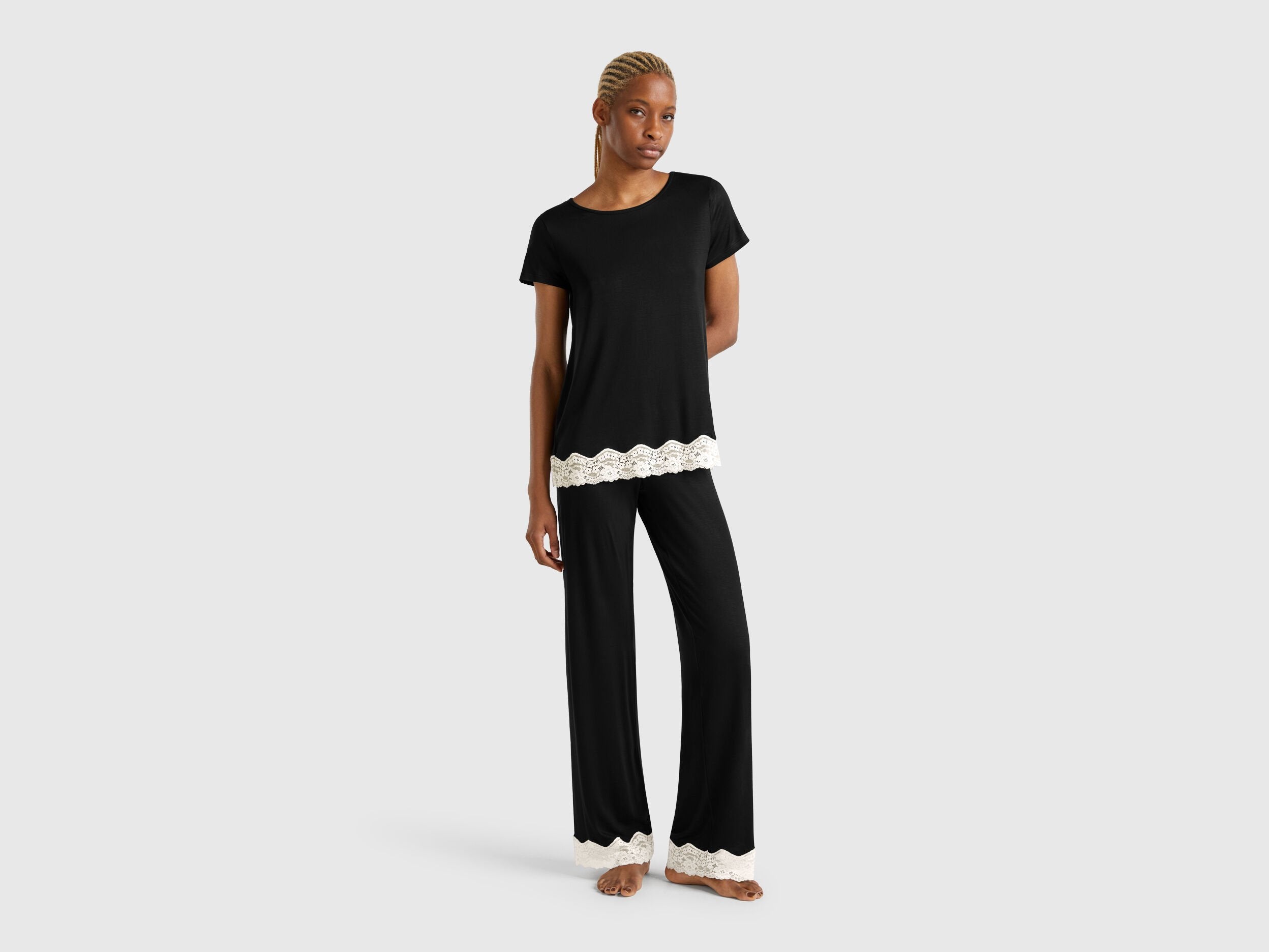 Benetton_Short Sleeve Top with Lace Details_3Z123M314_100_03