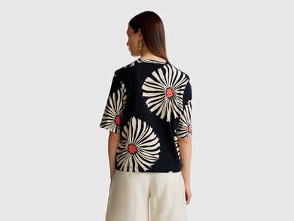 Benetton_T-Shirt with Floral Pattern_3ZJYD1047_70A_02