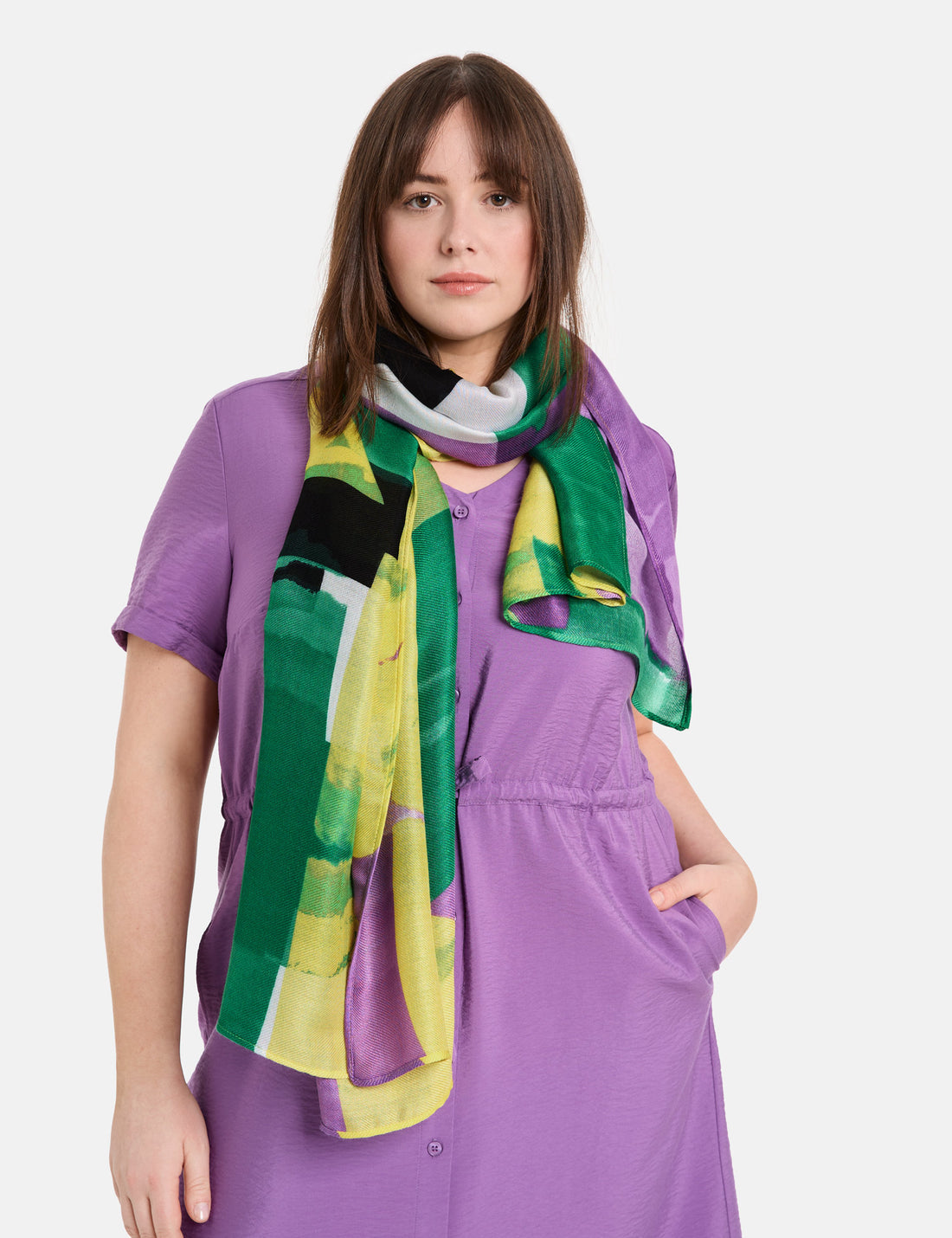 Scarf With A Colourful Print_400009-23203_3472_01