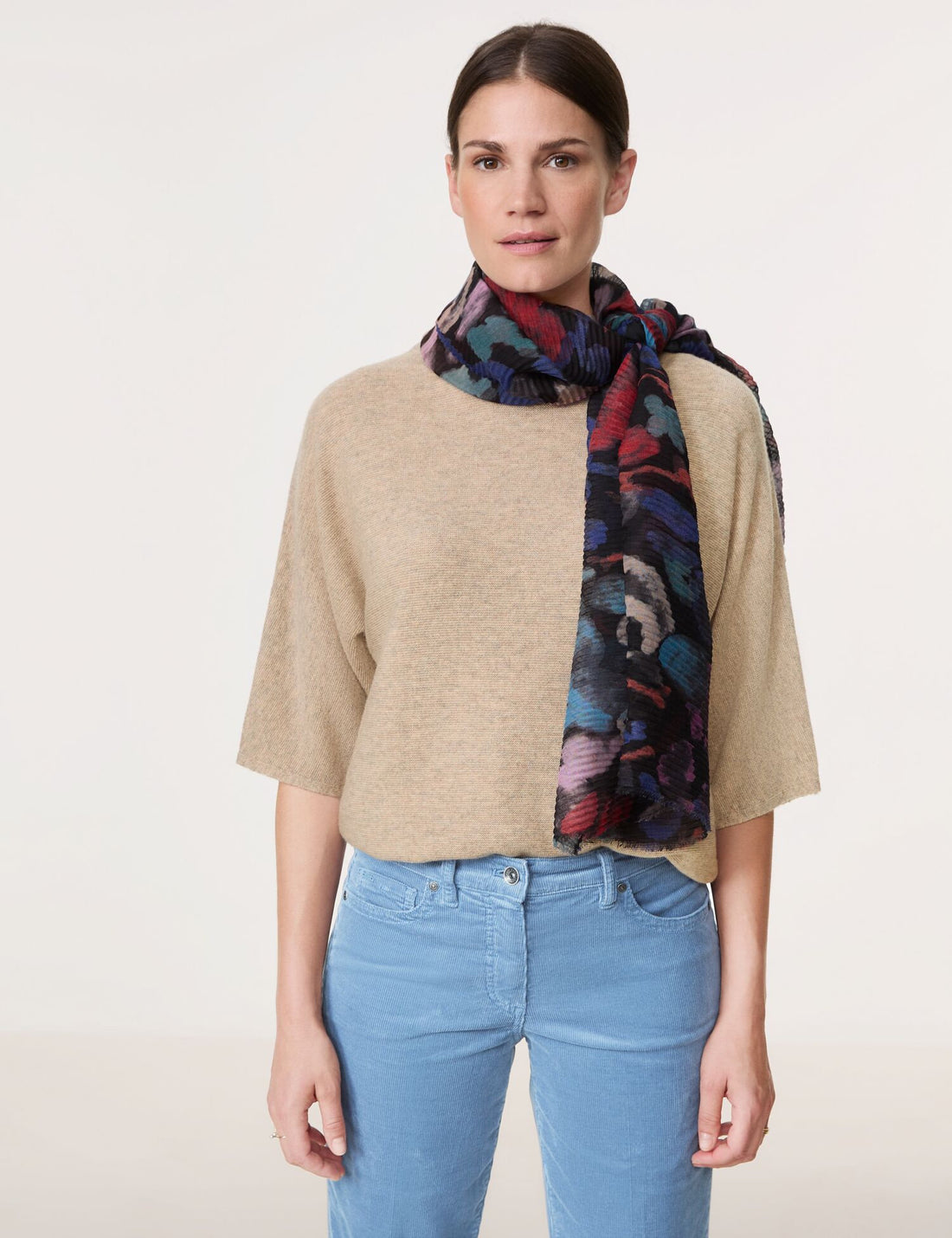 Pleated Scarf With Floral Design_01