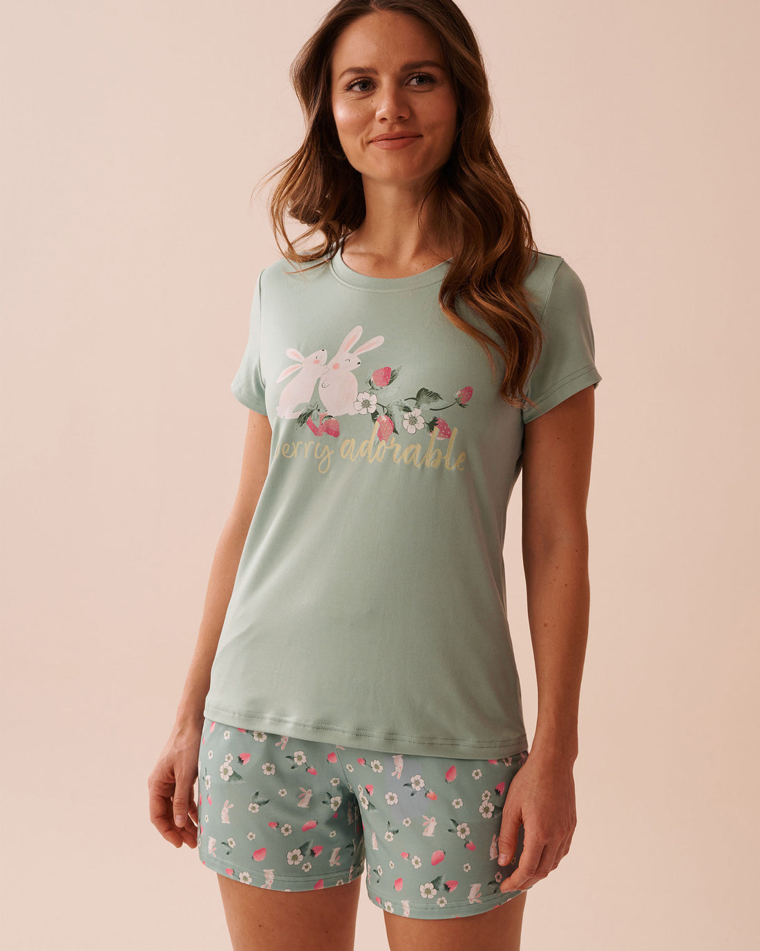 La Vie en Rose_Rabbit & Strawberry Print Super Soft T-Shirt_40100701_40218_01