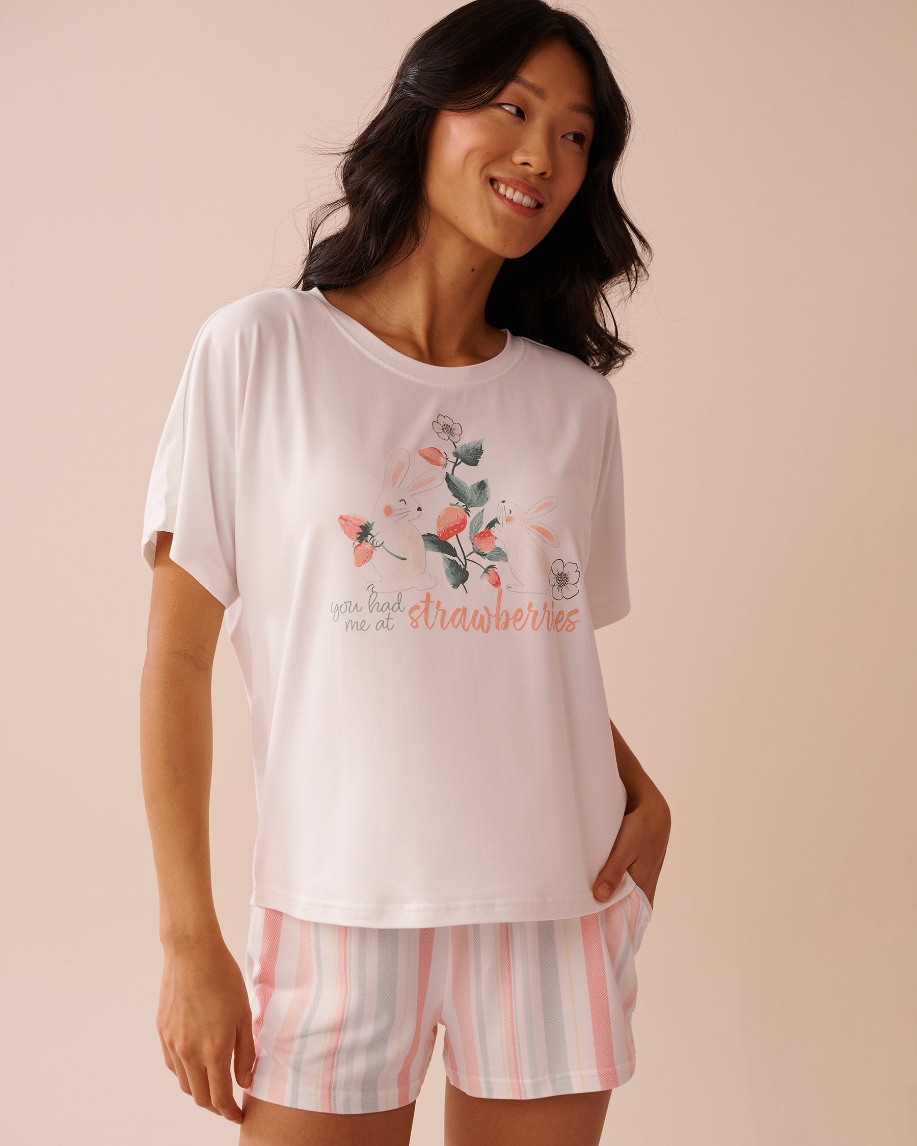 La Vie en Rose_Rabbit &amp; Strawberry Print Super Soft Loose Fit T-Shirt_40100702_10011_01