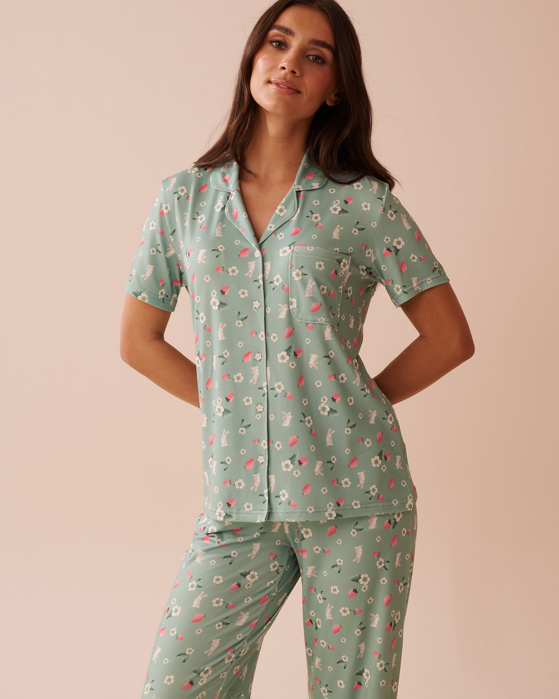 La Vie en Rose_Rabbit &amp; Strawberry Print Super Soft Button-Down Shirt_40100703_P40424_01