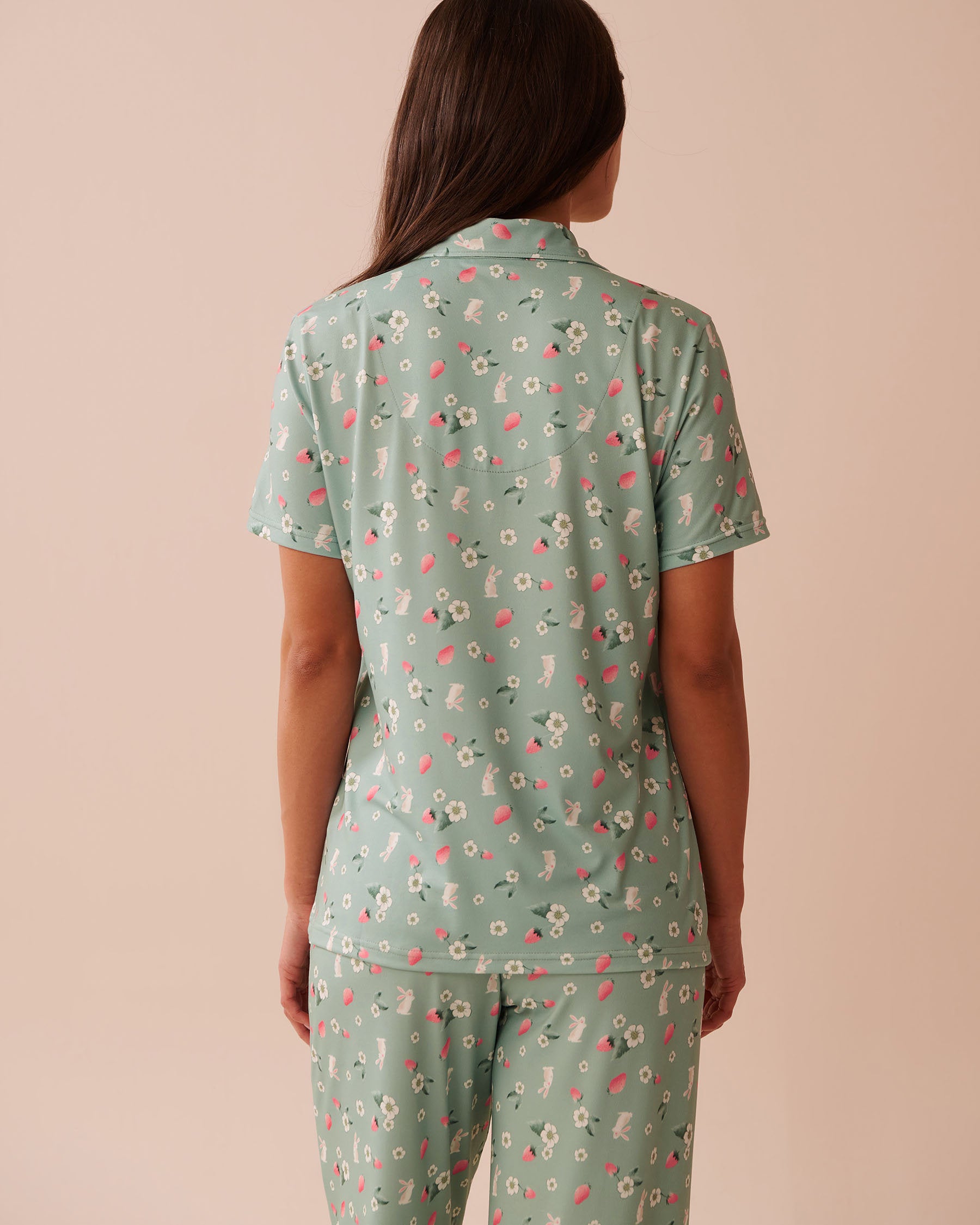 La Vie en Rose_Rabbit &amp; Strawberry Print Super Soft Button-Down Shirt_40100703_P40424_02