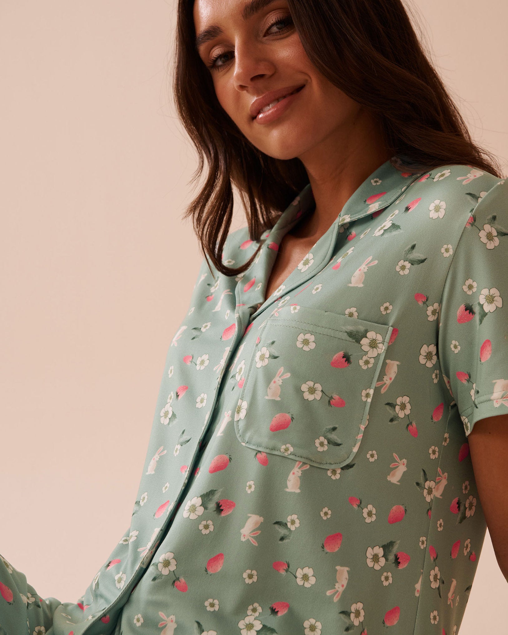 La Vie en Rose_Rabbit &amp; Strawberry Print Super Soft Button-Down Shirt_40100703_P40424_03