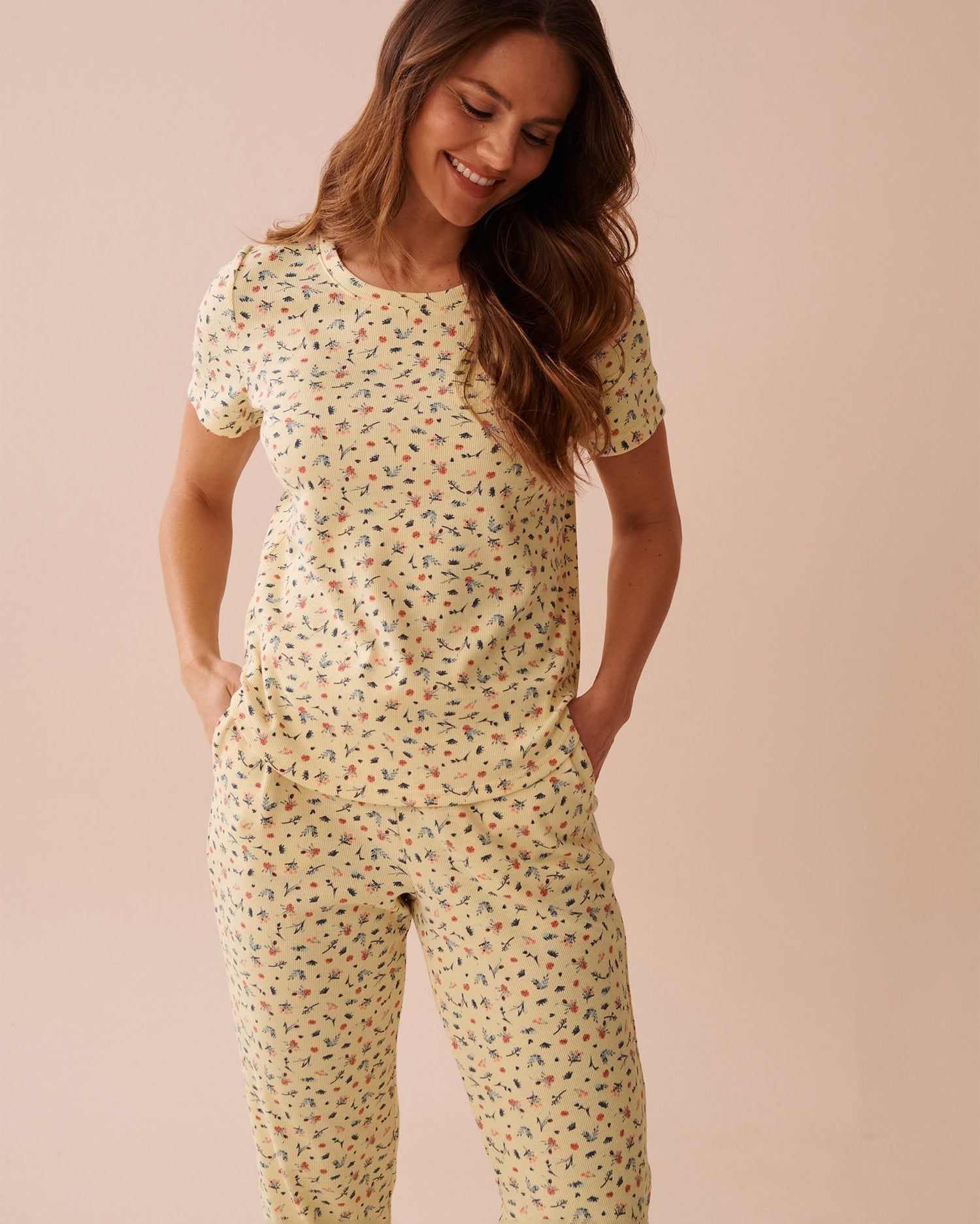 La Vie en Rose_Ditsy Floral Print Ribbed T-Shirt_40100713_P70061_01