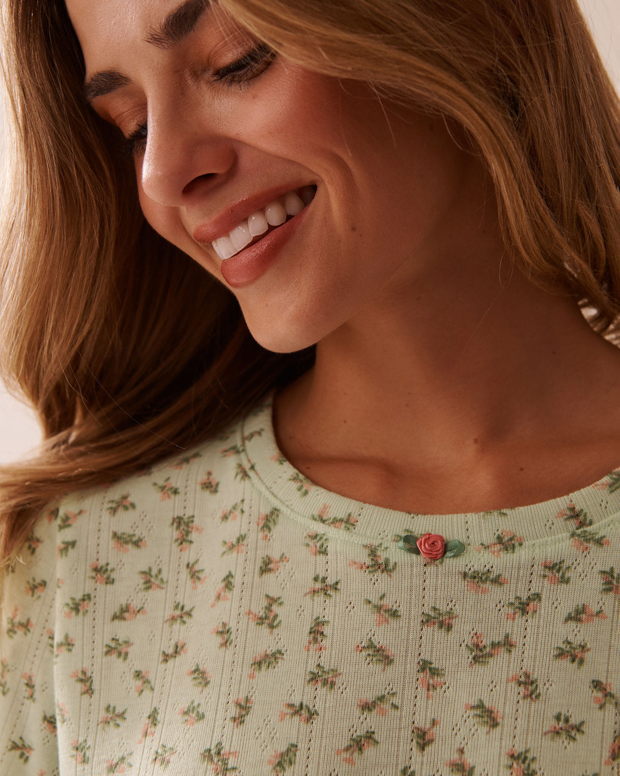 La Vie en Rose_Ditsy Floral Print Lettuce Edge Pointelle T-Shirt_40100734_P30117_05