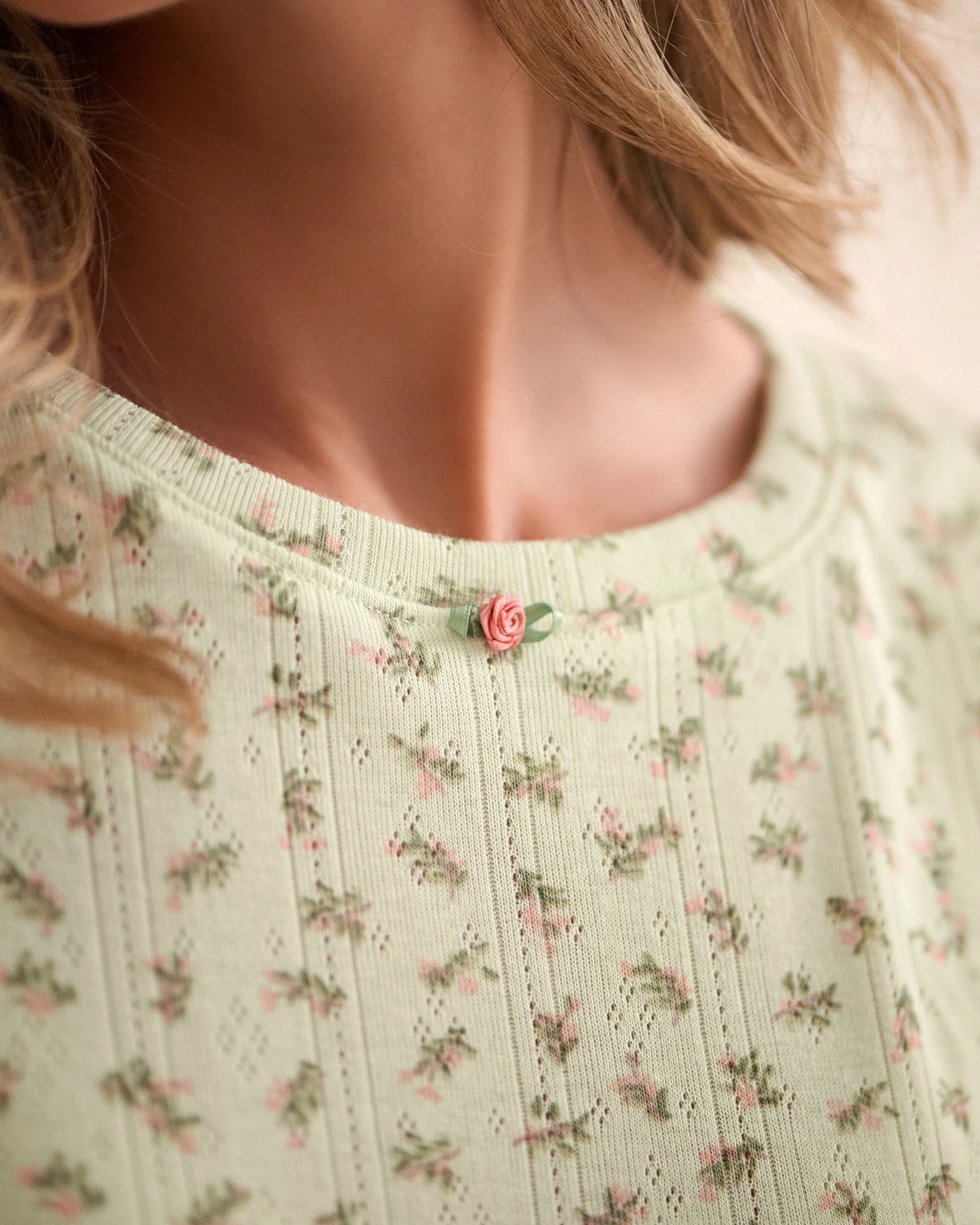 La Vie en Rose_Ditsy Floral Print Lettuce Edge Pointelle T-Shirt_40100734_p30117_02