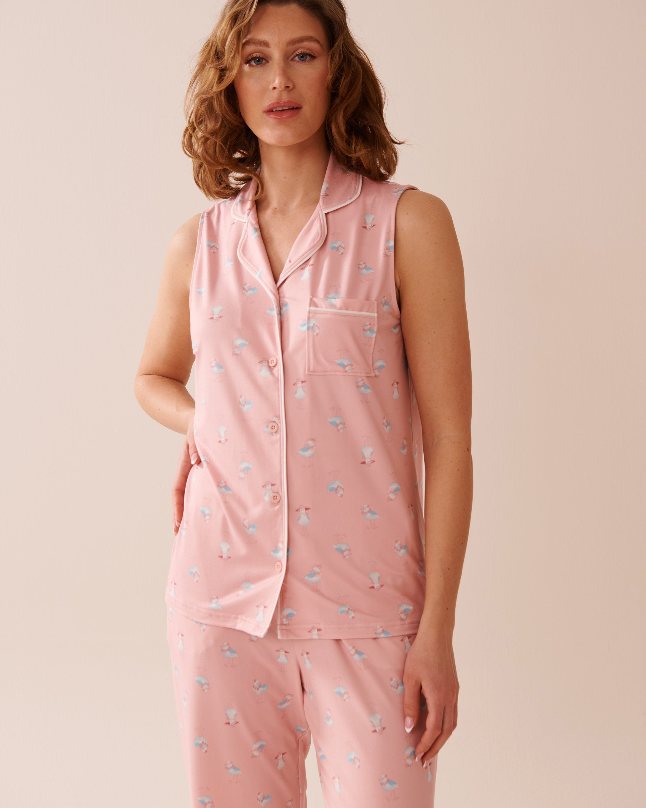 La Vie en Rose_Seagull Print Super Soft Sleeveless Button-Down Sh_40100740_P60357_01