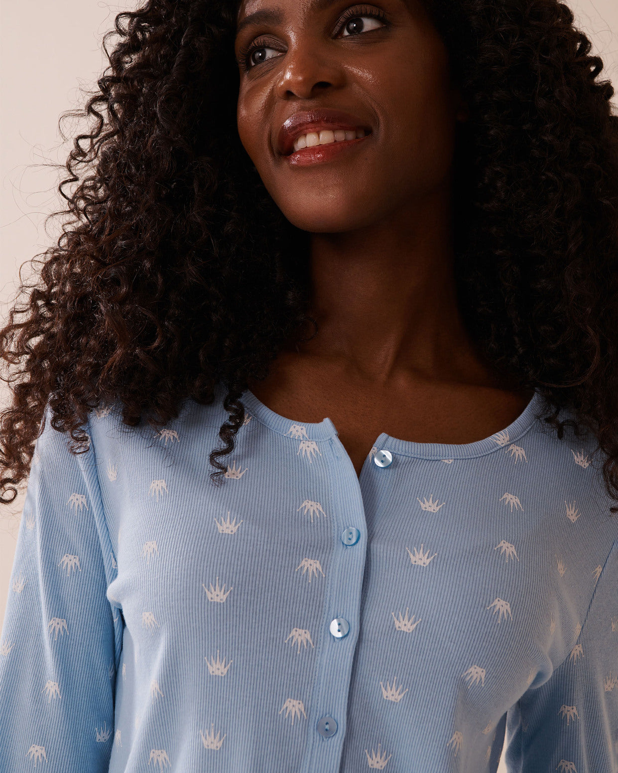 La Vie en Rose_Powder Blue Crown_Crown Print Ribbed Long Sleeve Shirt_40100759_P40468_05