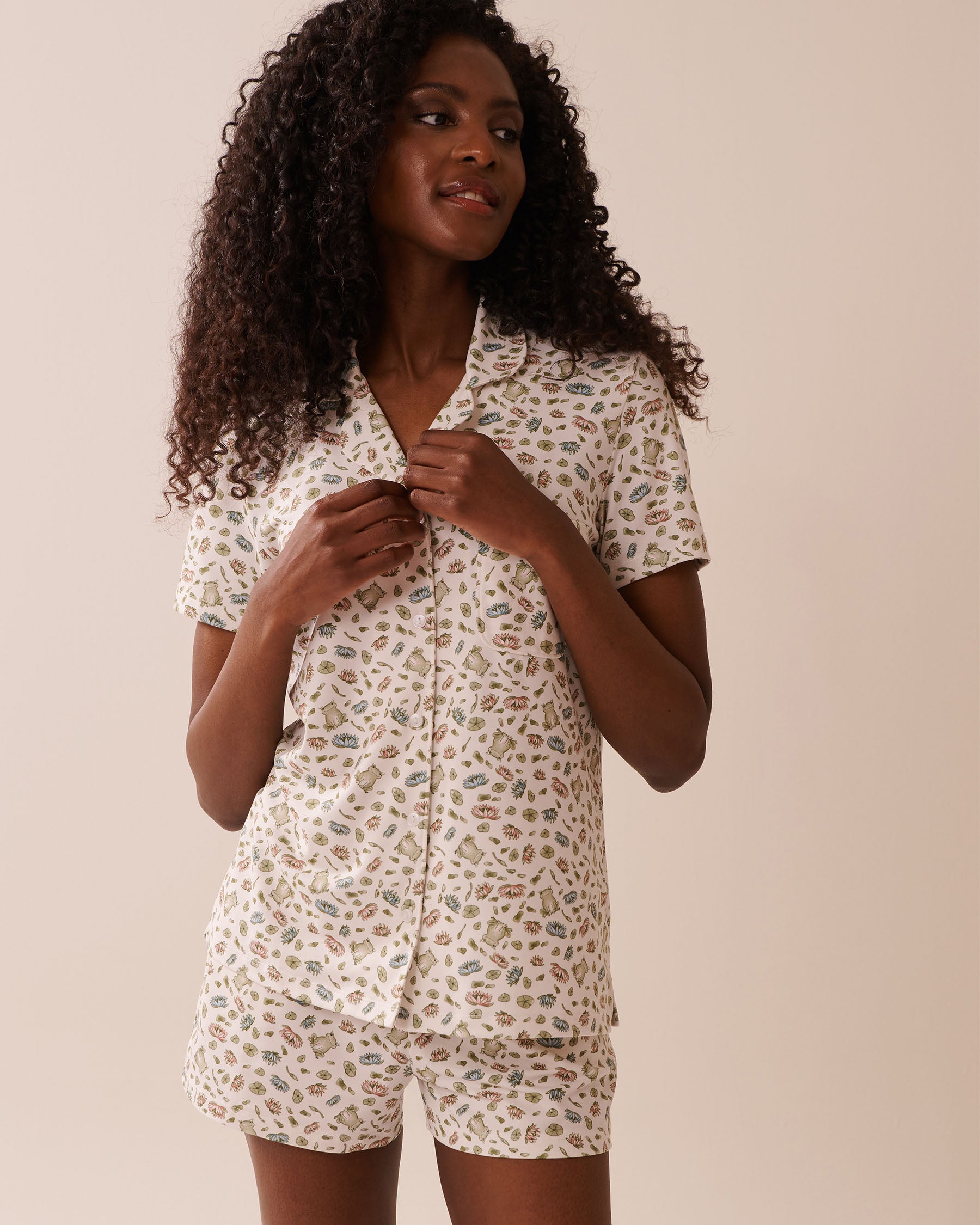 La Vie en Rose_Snow White Frog_Frog Print Super Soft Button-Down Shirt_40100761_P10514_01