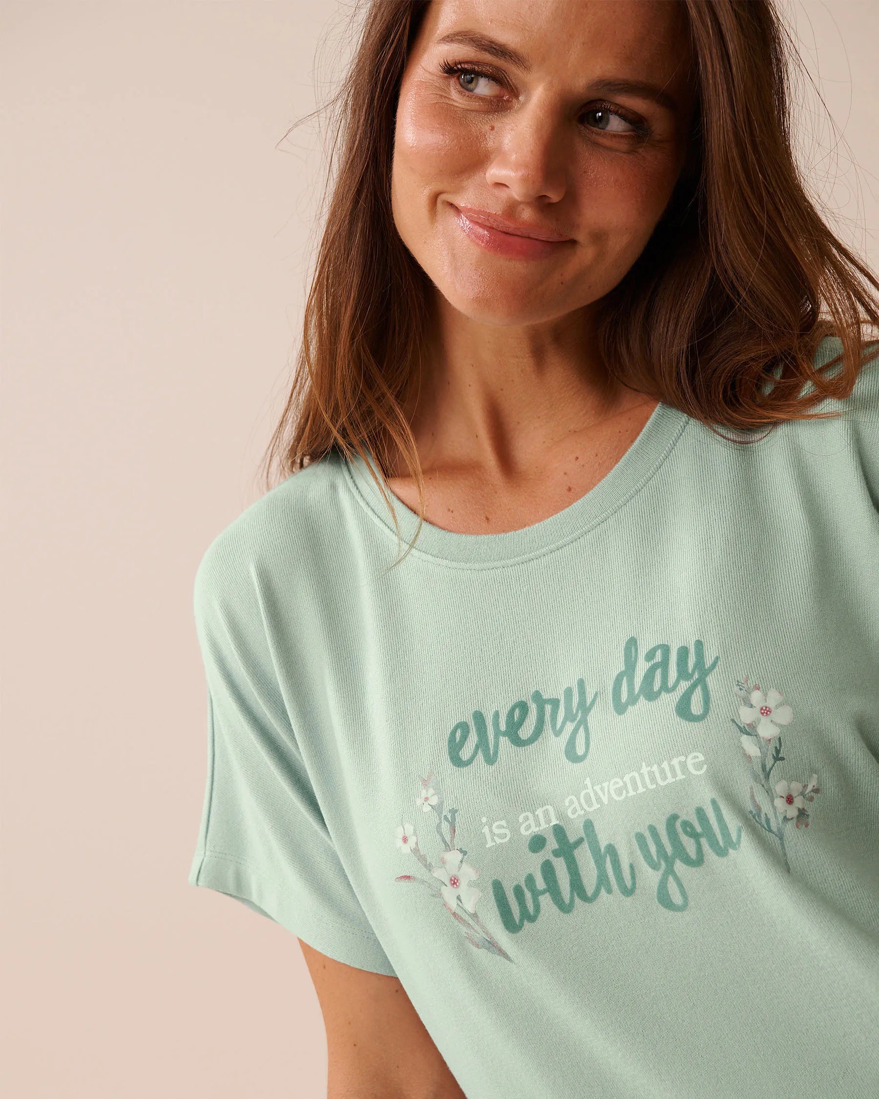 La Vie en Rose_Gray Mist_Espresso Print Recycled Fibers Crew Neck T-Shirt_40100775_40132_03