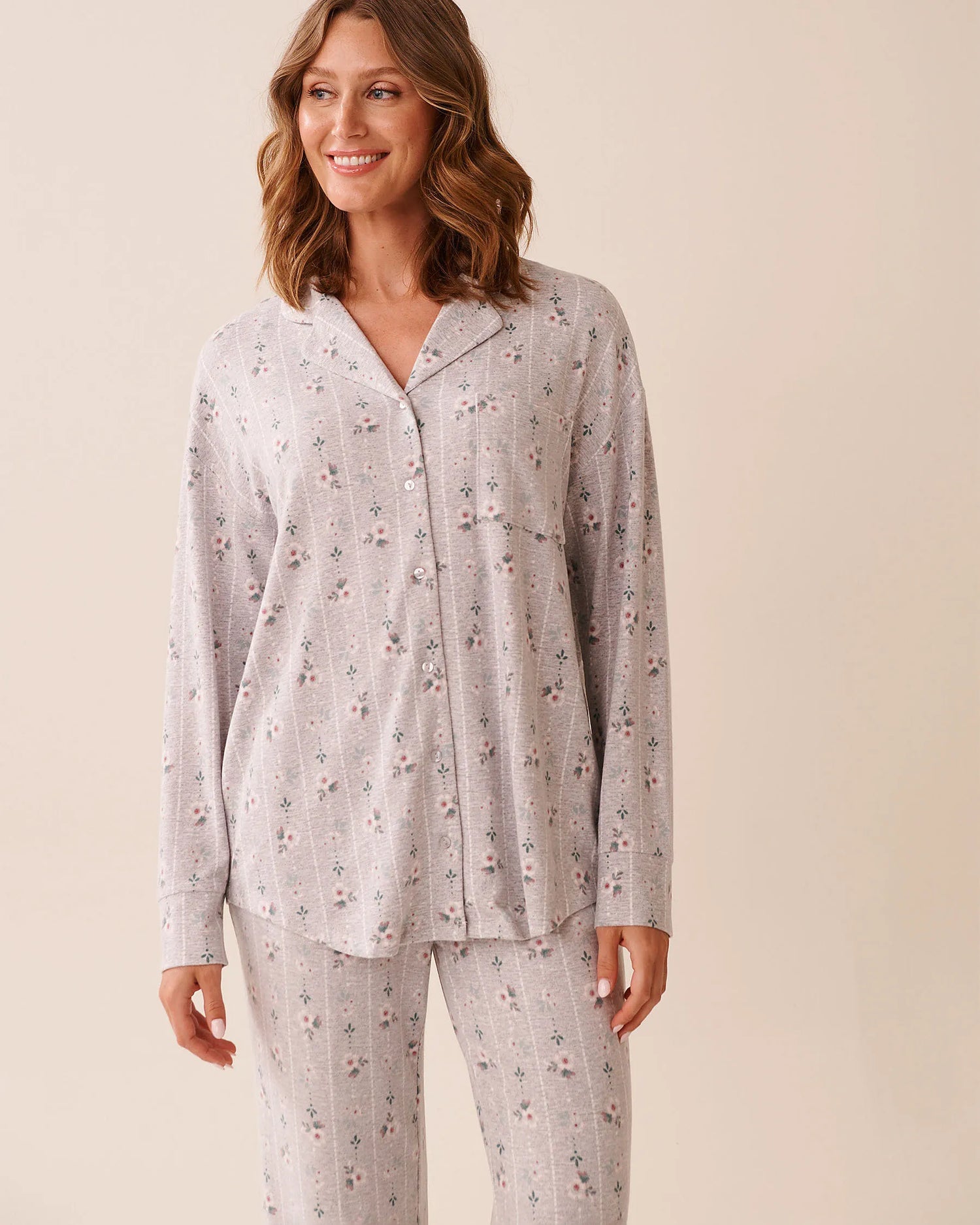 La Vie en Rose_Comfy Grey Mix Floral_Floral Print Recycled Fibers Button-Down Shirt_40100776_P00451_01