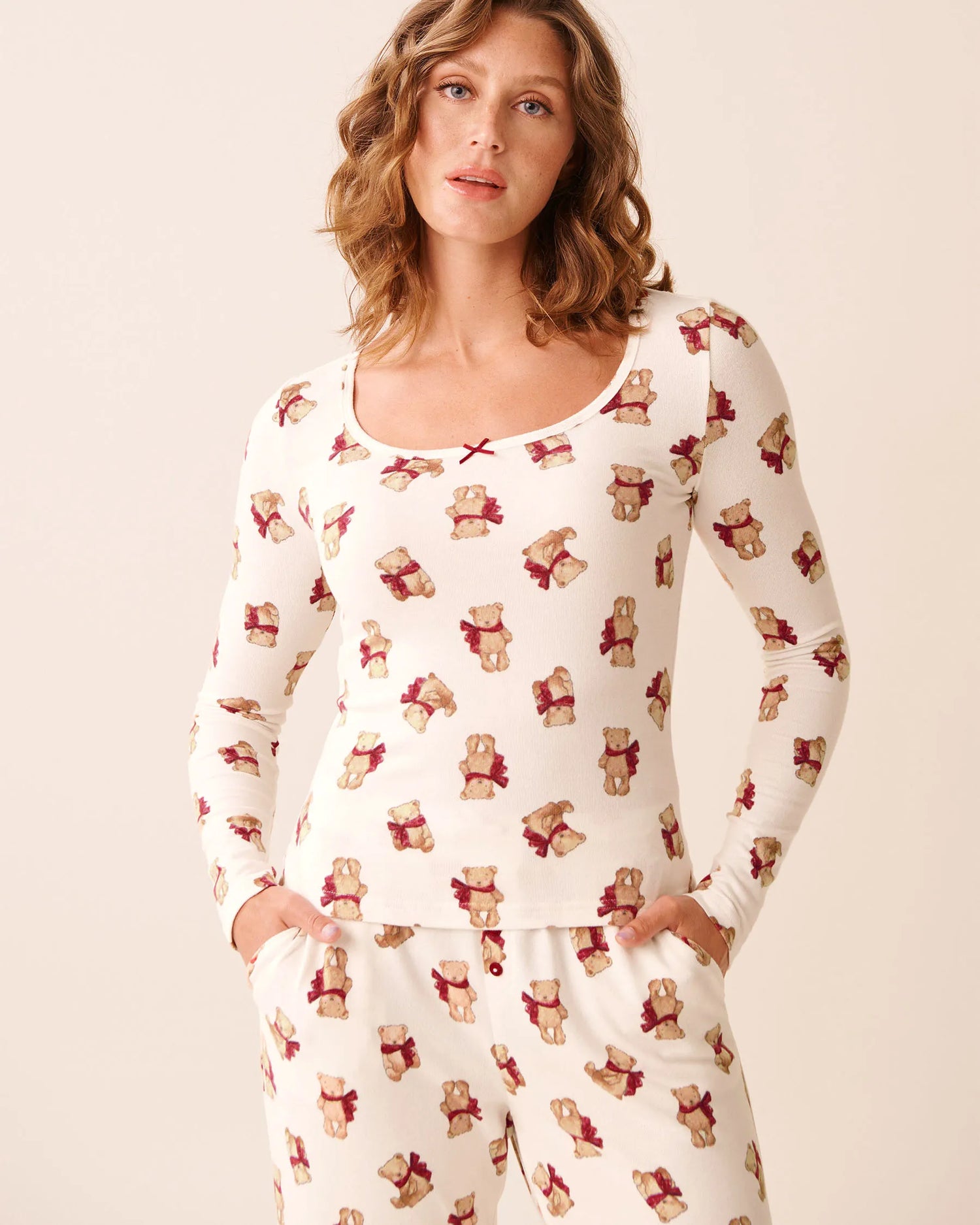 La Vie en Rose_Snow White Bow Teddy_Teddy Bear Print Recycled Fibers Long Sleeve Shirt_40100790_P10553_03