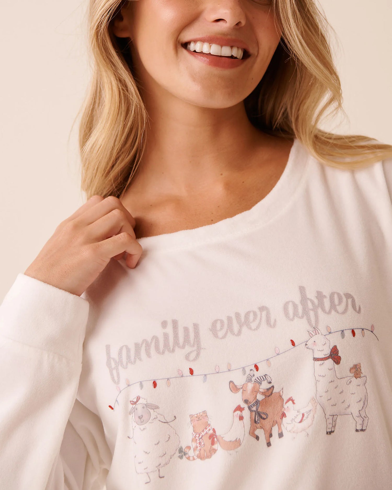La Vie en Rose_Snow White W/Screen_Farm Friends Print Soft Velour Long Sleeve Shirt_40100798_P10562_02