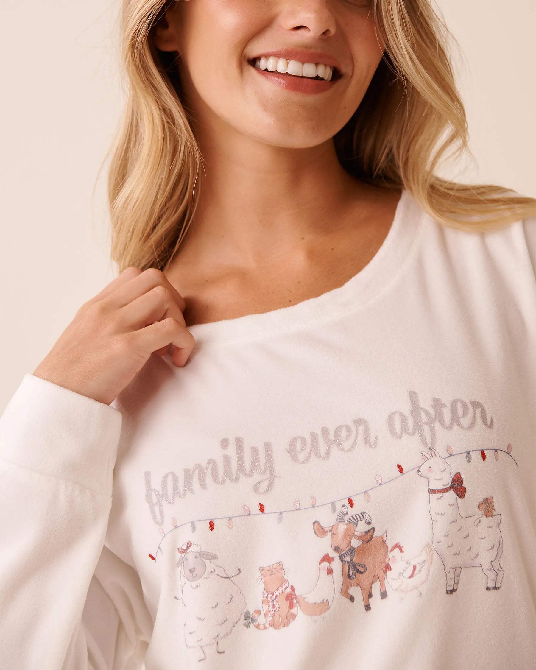 La Vie en Rose_Snow White W/Screen_Farm Friends Print Soft Velour Long Sleeve Shirt_40100798_P10562_02