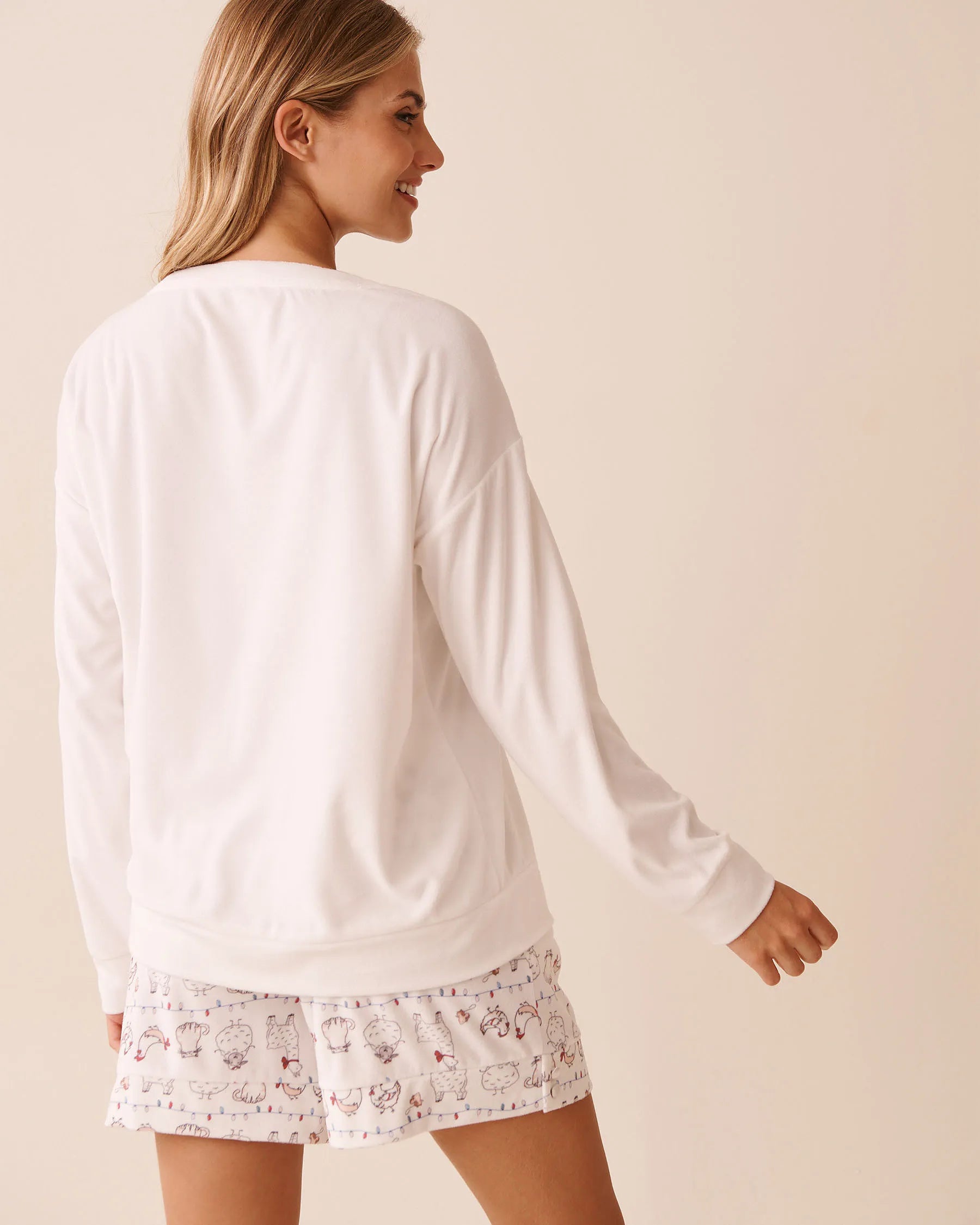 La Vie en Rose_Snow White W/Screen_Farm Friends Print Soft Velour Long Sleeve Shirt_40100798_P10562_03