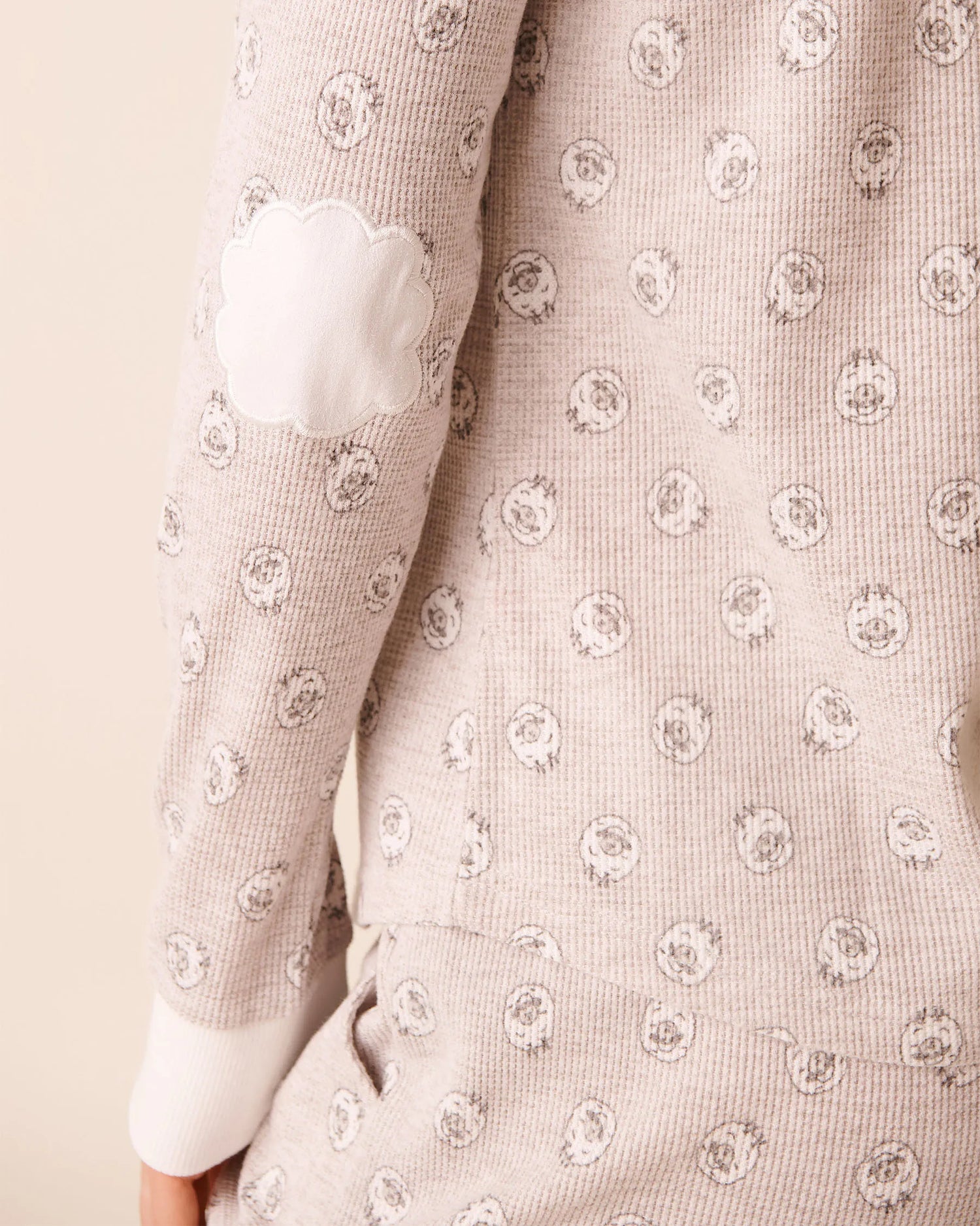 La Vie en Rose_Comfy Grey Printed Mix Sheep_Sheep Print Waffle Knit Long Sleeve Shirt_40100800_P00478_03