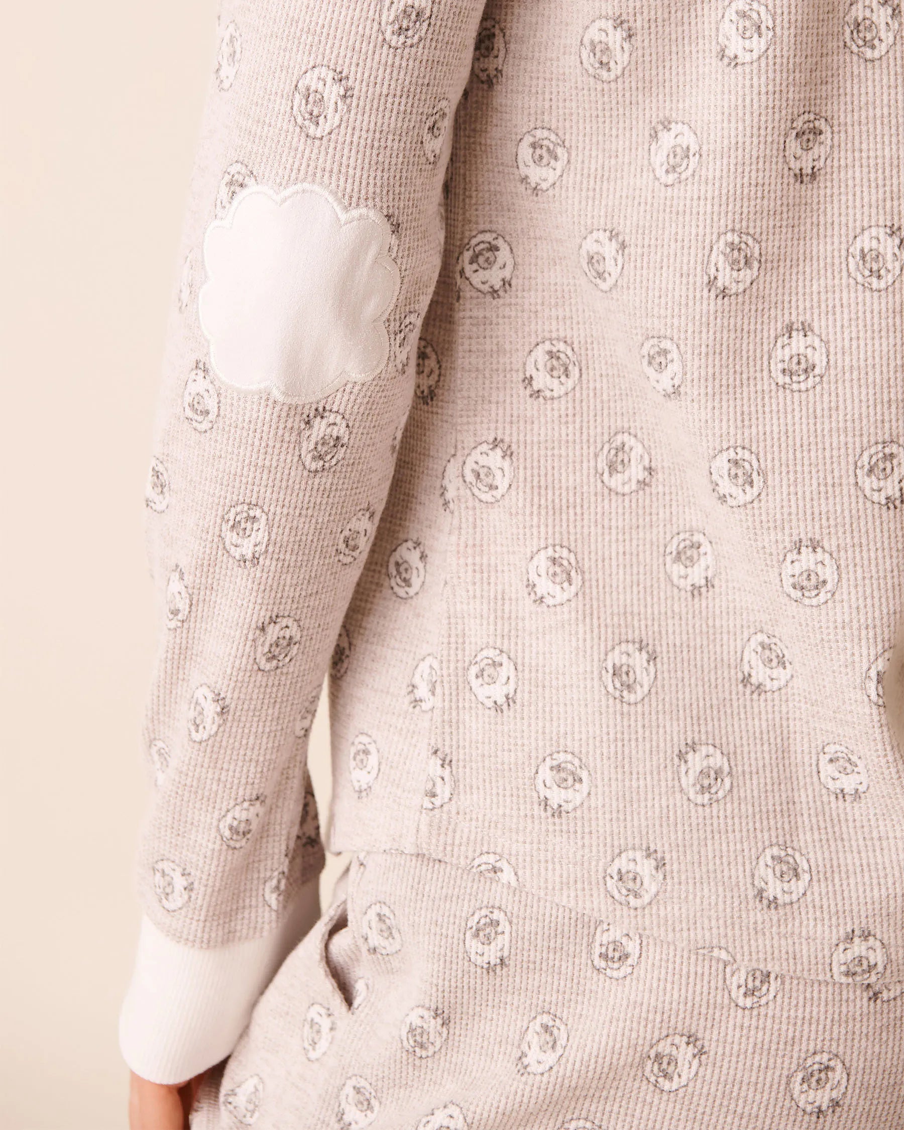 La Vie en Rose_Comfy Grey Printed Mix Sheep_Sheep Print Waffle Knit Long Sleeve Shirt_40100800_P00478_03