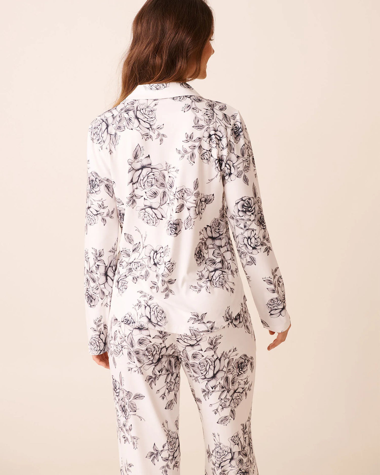 La Vie en Rose_Snow White Grey Bouquet_Black Rose Print Super Soft Button-Down Shirt_40100820_P10570_02