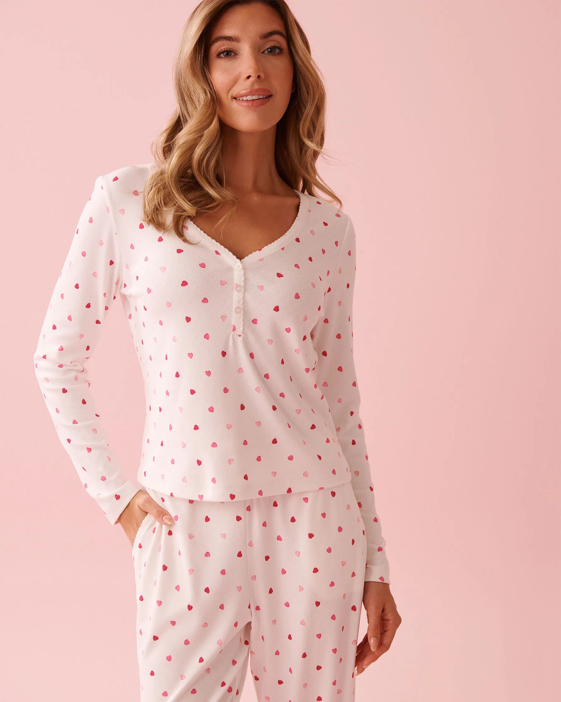 La Vie en Rose_Snow White Candy Hearts_Heart Print Pointelle Long Sleeve Shirt_40100822_P10574_02