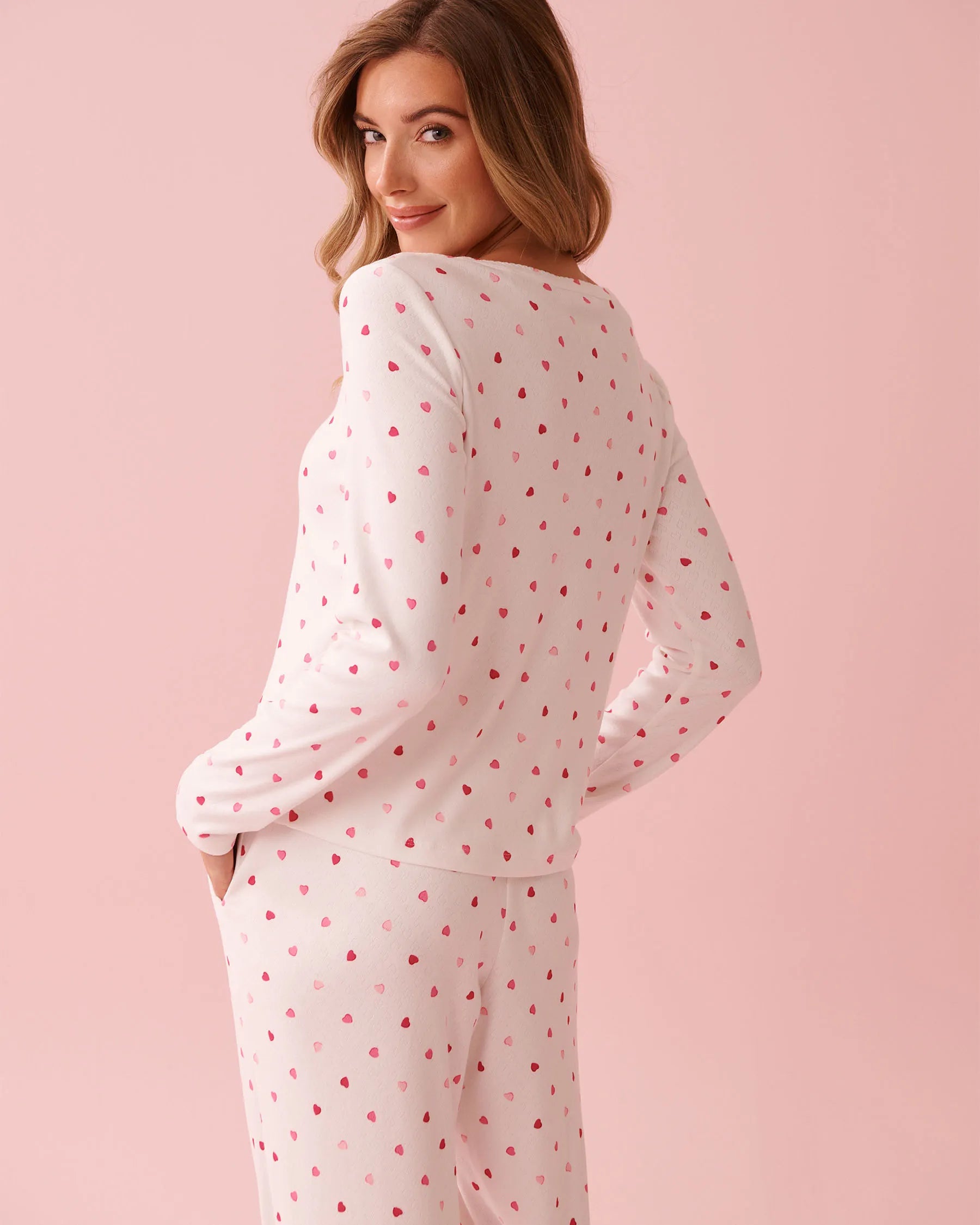 La Vie en Rose_Snow White Candy Hearts_Heart Print Pointelle Long Sleeve Shirt_40100822_P10574_03
