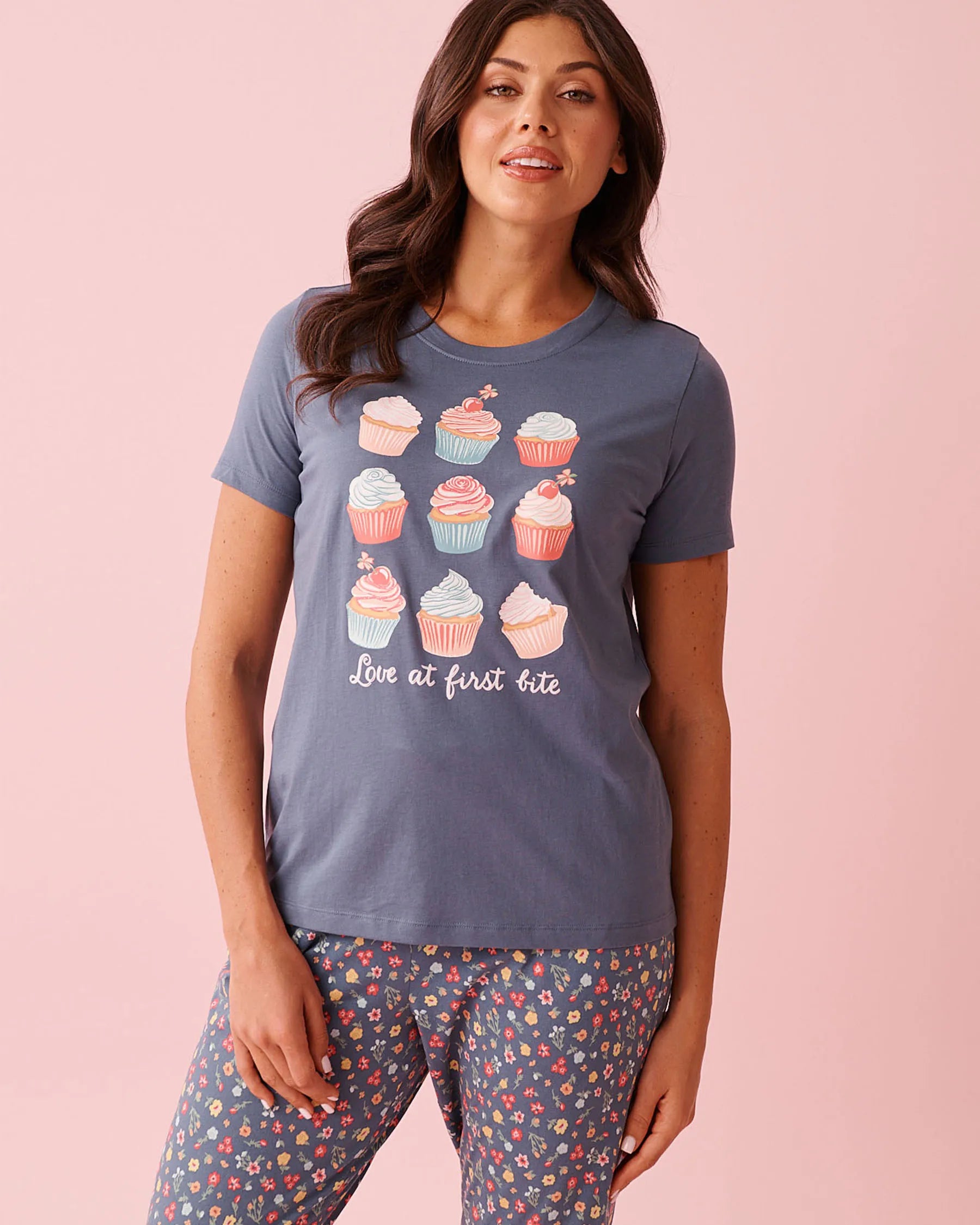 La Vie en Rose China Blue Screen 2 Women Cupcake Print Cotton Crew Neck T-shirt SKU: 40100836_P40538 Image 01
