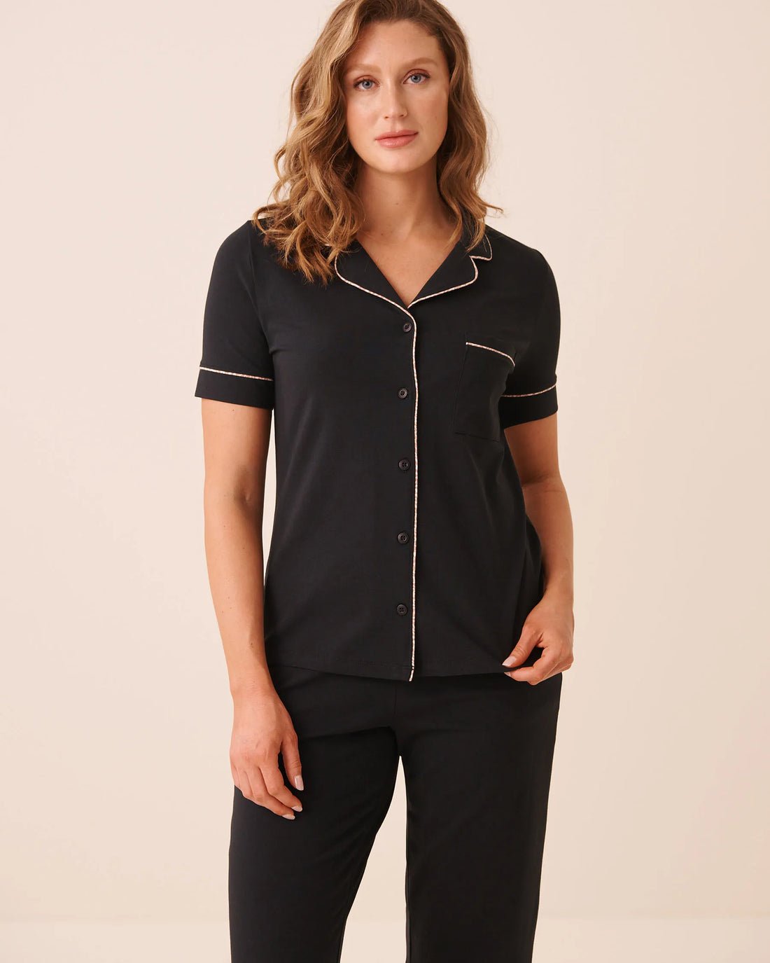 La Vie en Rose Black Beauty Women Cotton Short Sleeve Button-Down Shirt SKU: 40100888_00001 Image 01