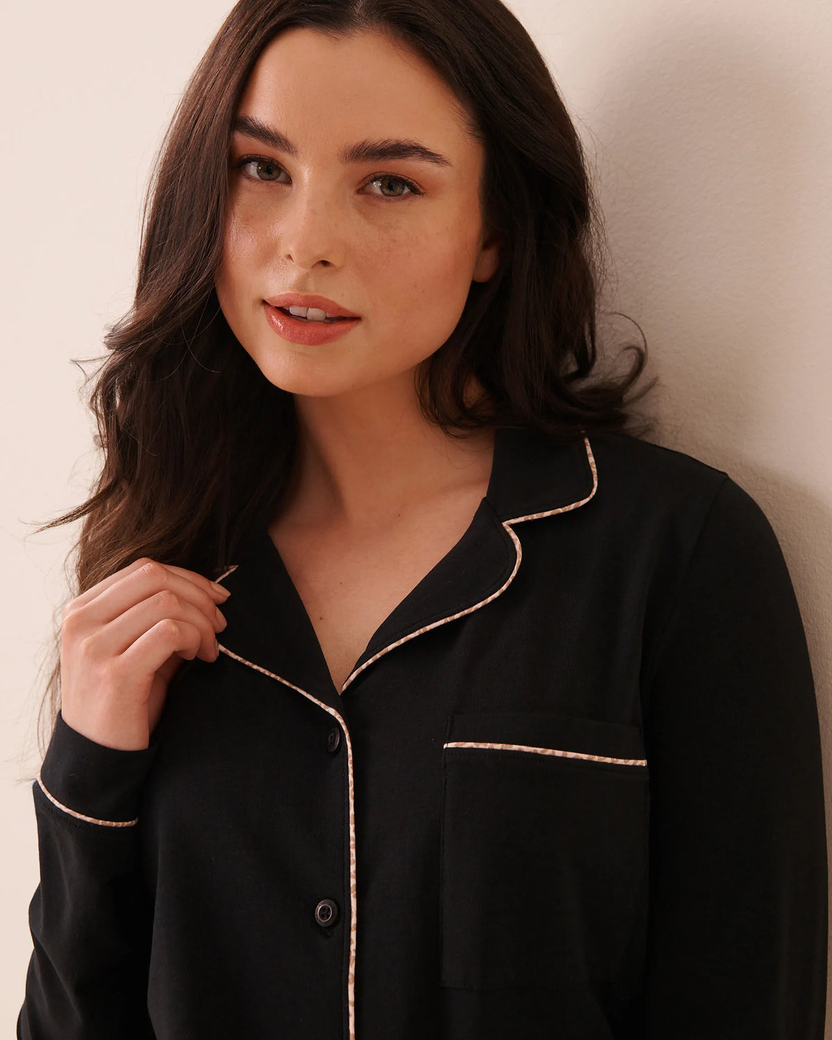La Vie en Rose Black Beauty Women Cotton Long Sleeve Button-Down Shirt SKU: 40100889_00001 Image 03
