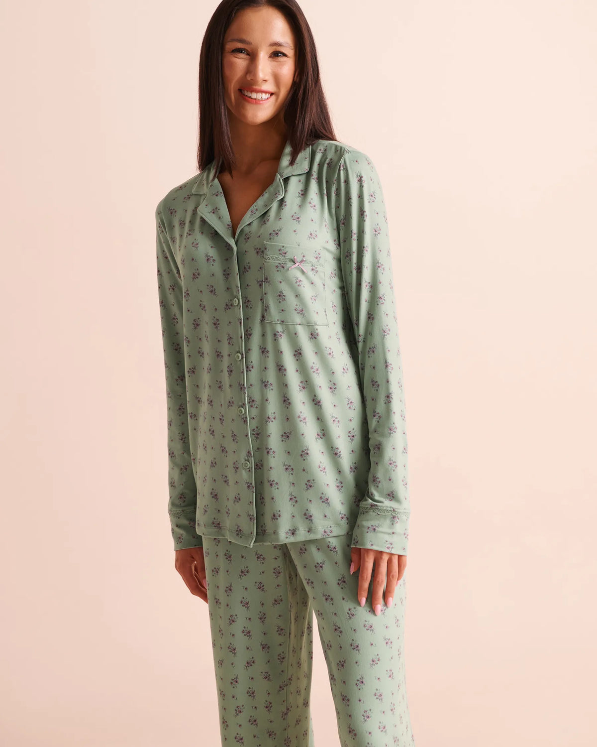 La Vie en Rose Green Milieu Flowers Women Floral Bouquet Print Super Soft Long Sleeve Button-Down Shirt SKU: 40100901_P30165 Image 01