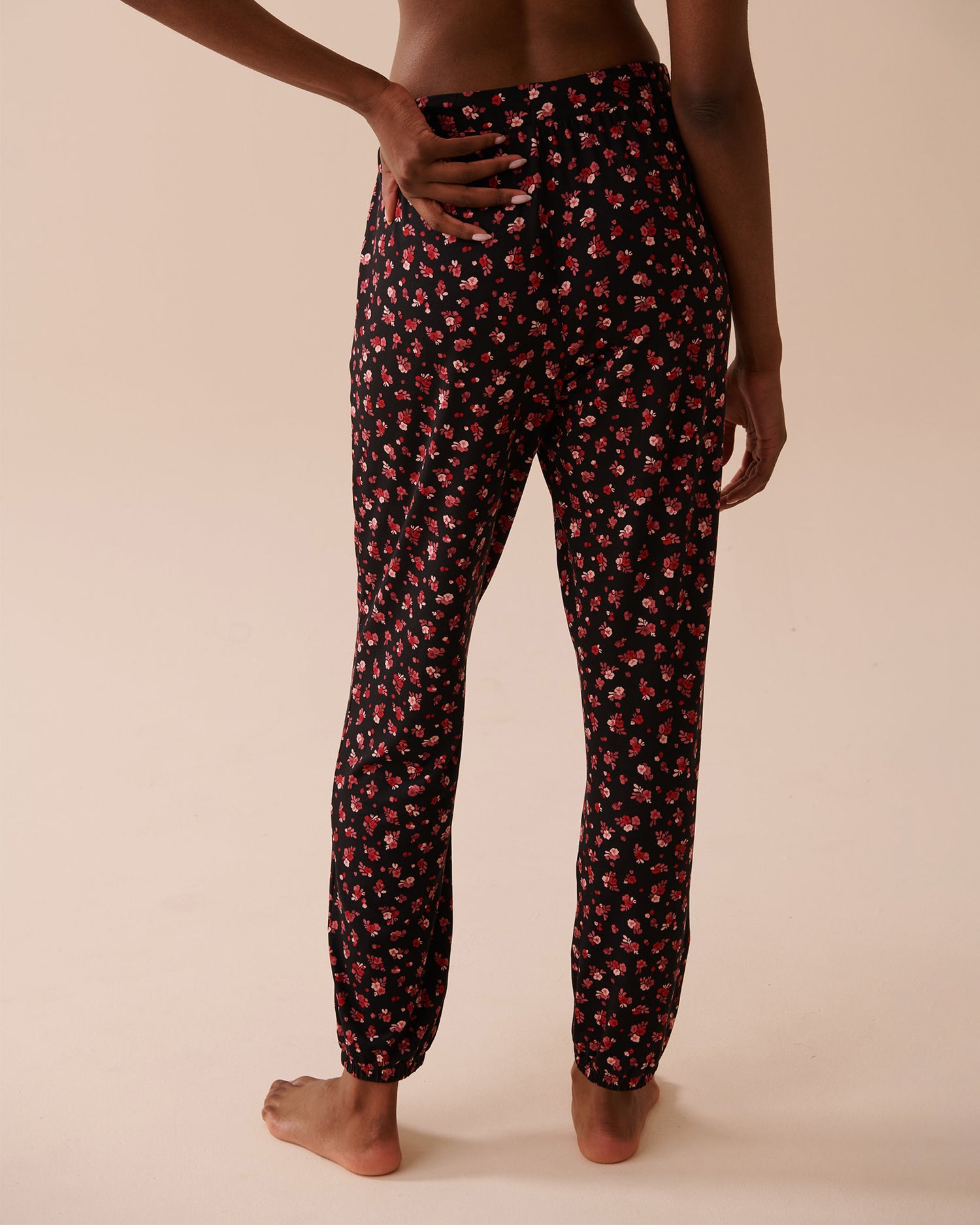 Ditsy Rose Super Soft Jogger Pajama Pants_40200586_P00354_02