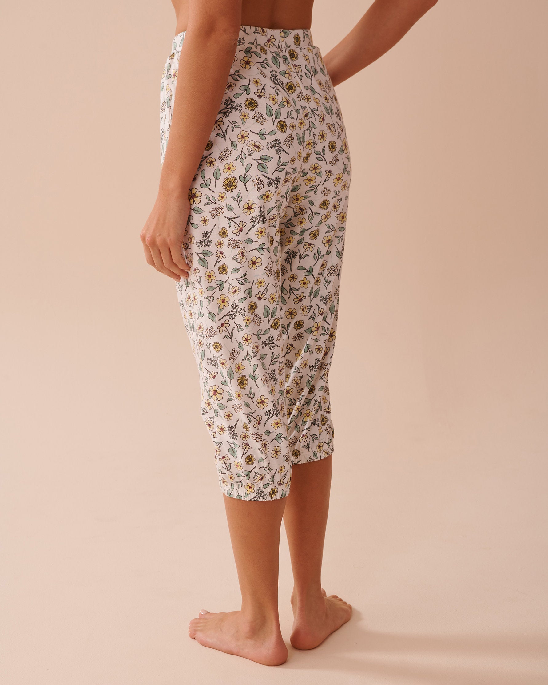 La Vie en Rose_Sunflower Print Cotton Fitted Capris_40200683_P10468_02