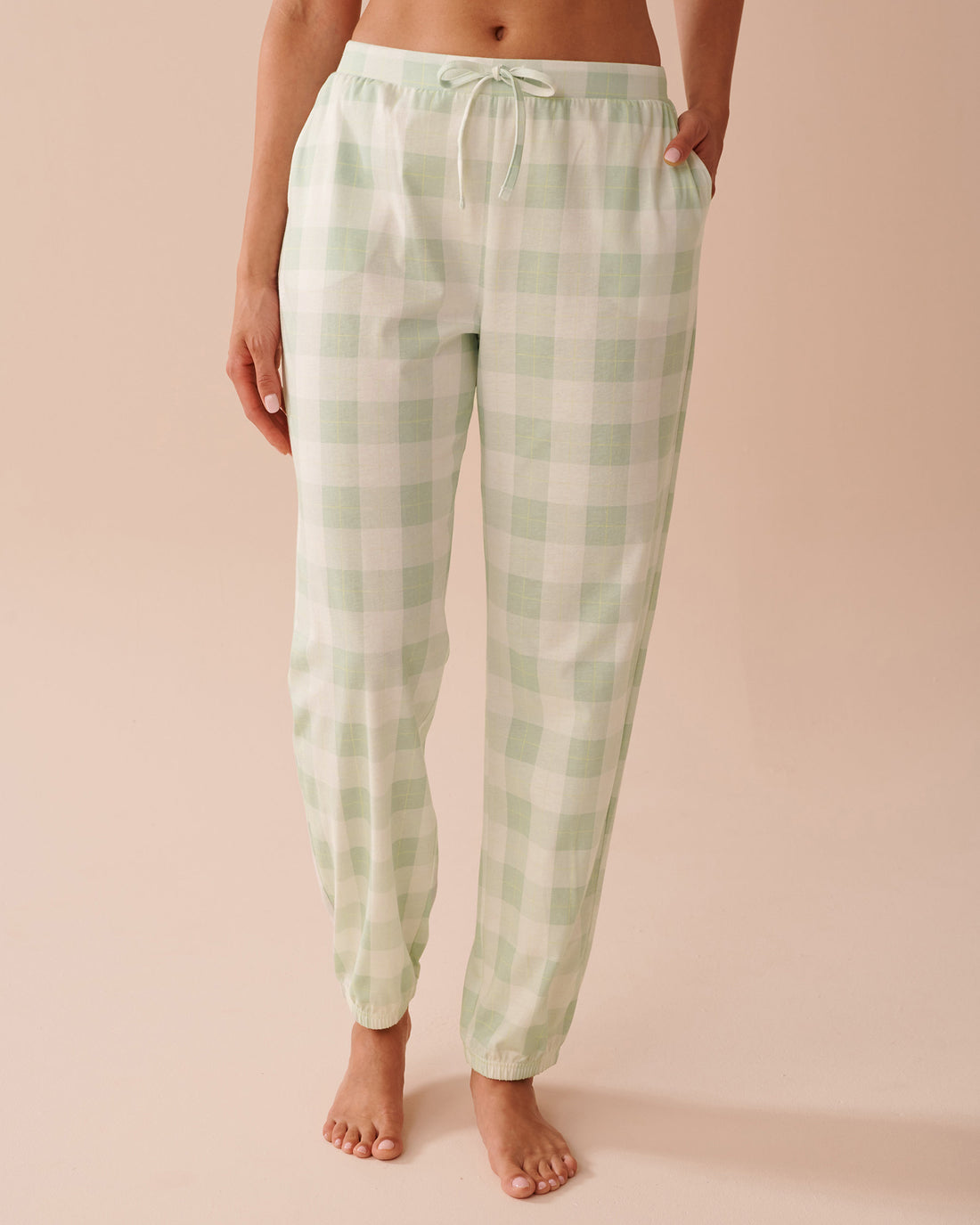 La Vie en Rose_Green Plaid Cotton Jogger Pajama Pants_40200684_P30107_01