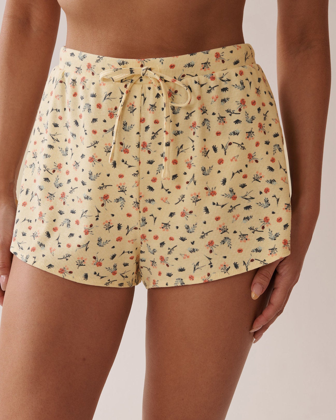 La Vie en Rose_Ditsy Floral Print Ribbed Shorts_40200699_P70061_01