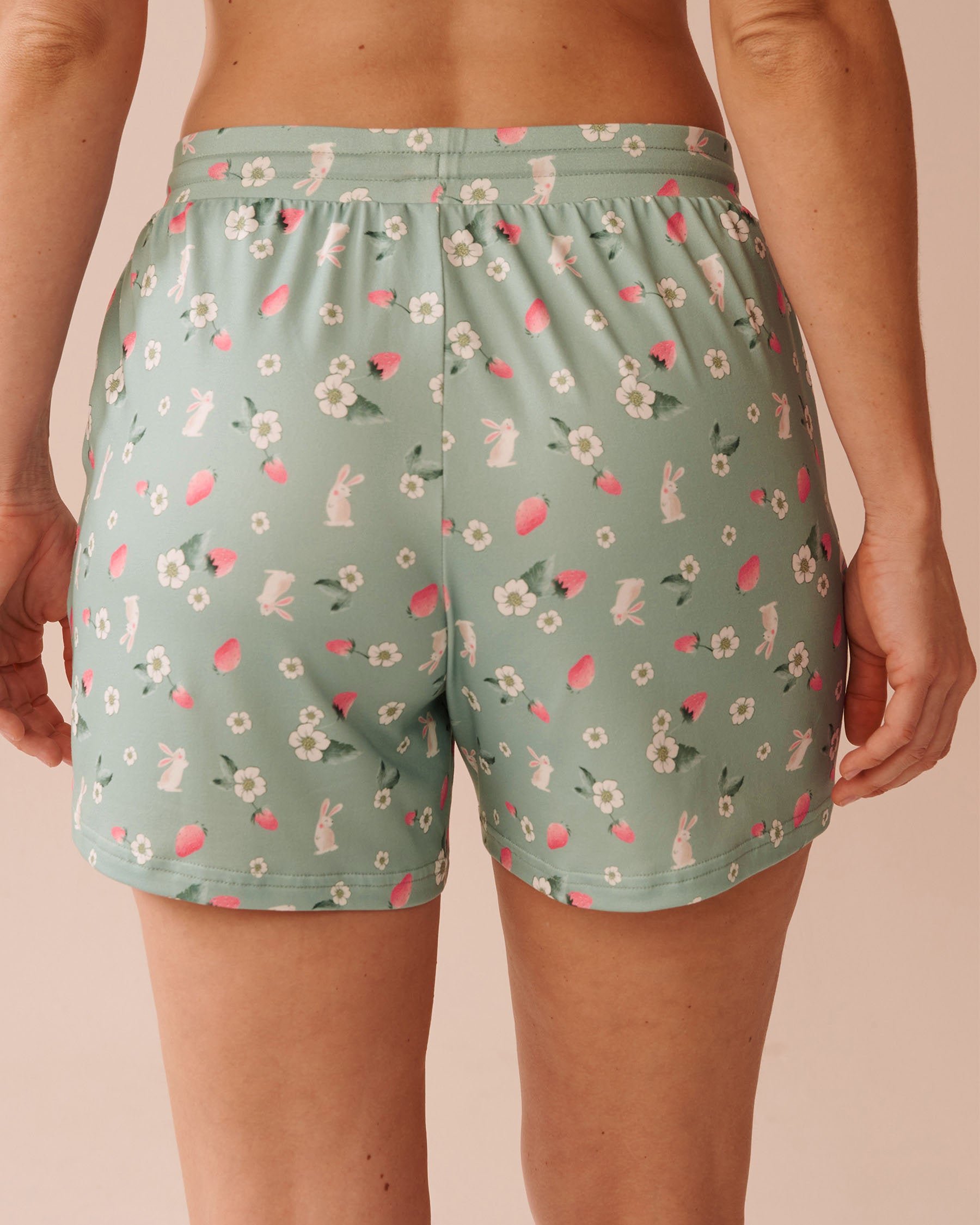 La Vie en Rose_Rabbit &amp; Strawberry Print Super Soft Bermuda Pajam_40200705_P40424_02