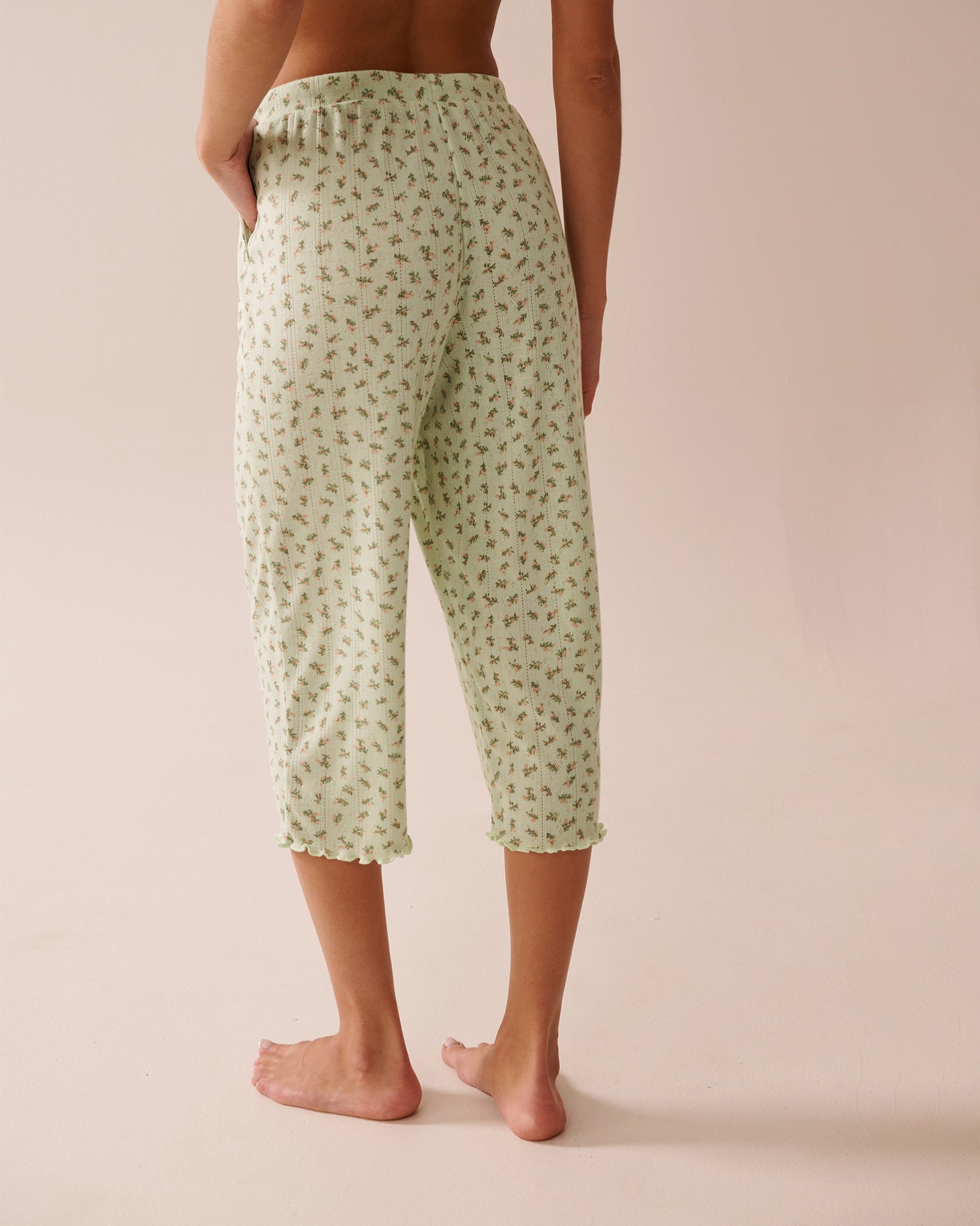 La Vie en Rose_Ditsy Floral Print Lettuce Edge Pointelle Pajama Capris_40200723_P30117_02